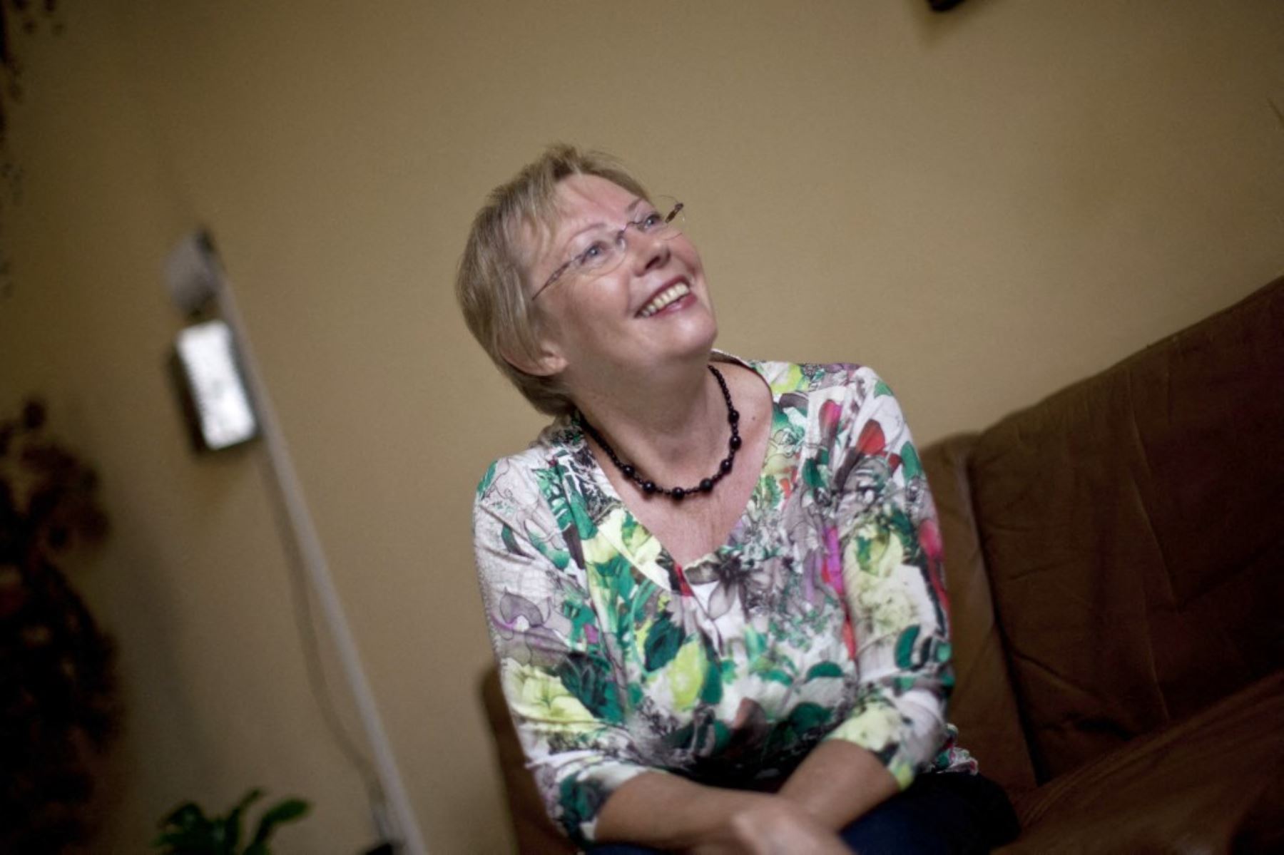 La conservacionista peruano-alemana Juliane Koepcke posa durante una entrevista con AFP en Lima el 10 de octubre de 2014. Koepcke, sobreviviente de un accidente aéreo en la Amazonía en 1971, instó a las Naciones Unidas, antes de su crucial conferencia sobre el clima en diciembre, a defender las selvas tropicales de las amenazas del calentamiento global.
Foto: AFP