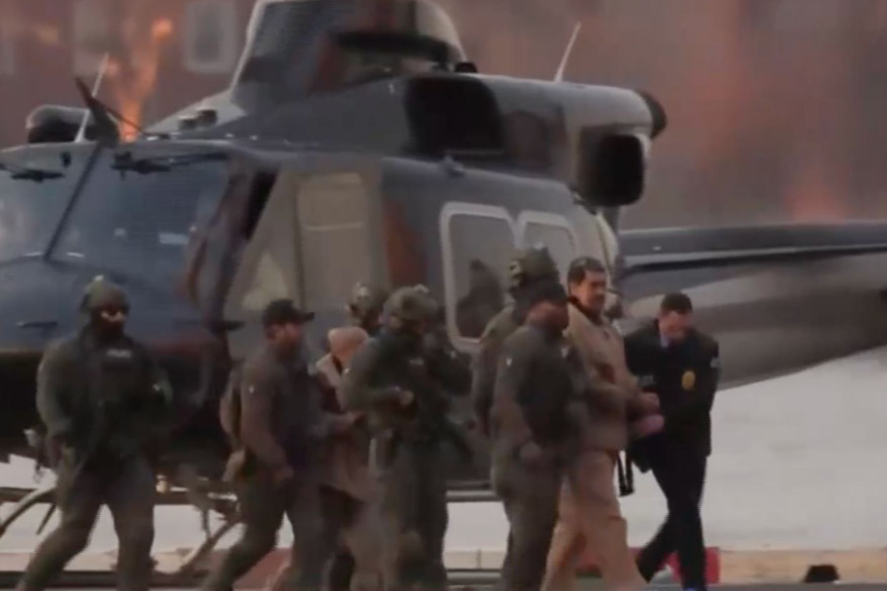 Nicolás Maduro fue trasladado a la corte federal de Manhattan en helicóptero con fuerte medidas de seguridad junto a su esposa Cilia Flores. Captura TV
