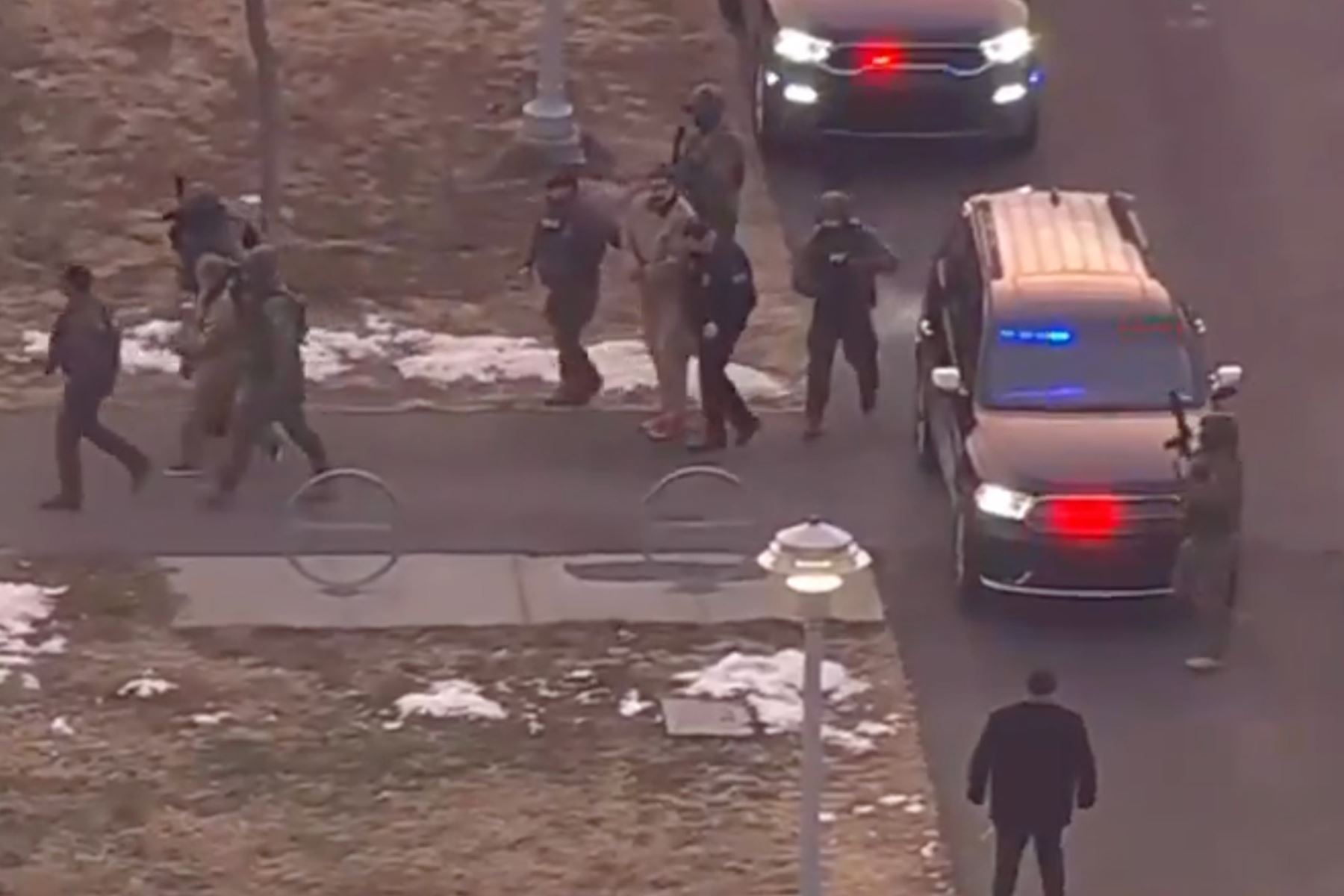 Nicolás Maduro fue trasladado a la corte federal de Manhattan en helicóptero con fuerte medidas de seguridad junto a su esposa Cilia Flores. Captura TV