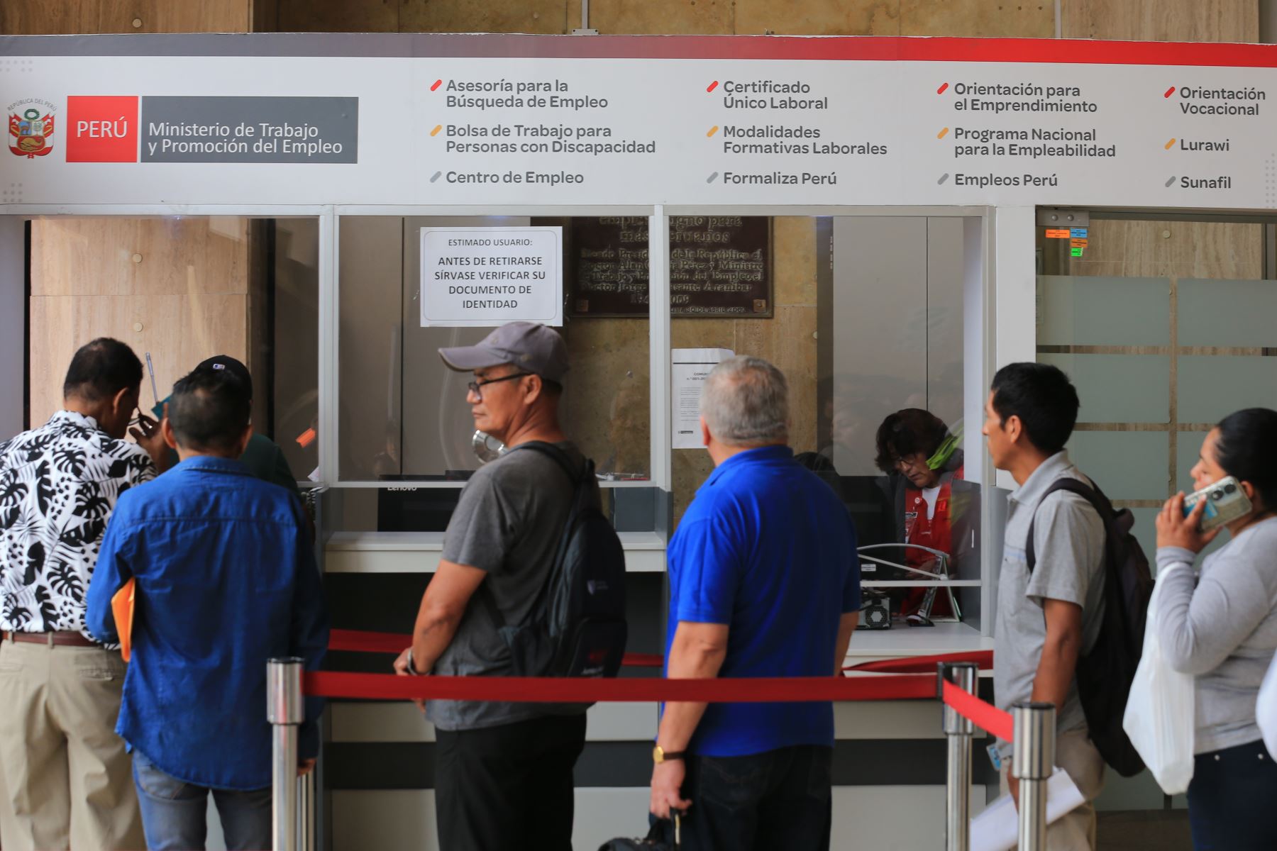 El Ministerio de Trabajo y Promoción del Empleo brinda orientación a trabajadores y empleadores para absolver las dudas más frecuentes sobre liquidación de beneficios sociales, despidos y otros temas laborales de interés. Estos espacios de atención a la ciudadanía buscan explicar, especialmente en esta época del año, cómo calcular de manera referencial los derechos y beneficios del régimen laboral de la actividad privada, conforme a la legislación vigente.Foto: ANDINA/Héctor Vinces