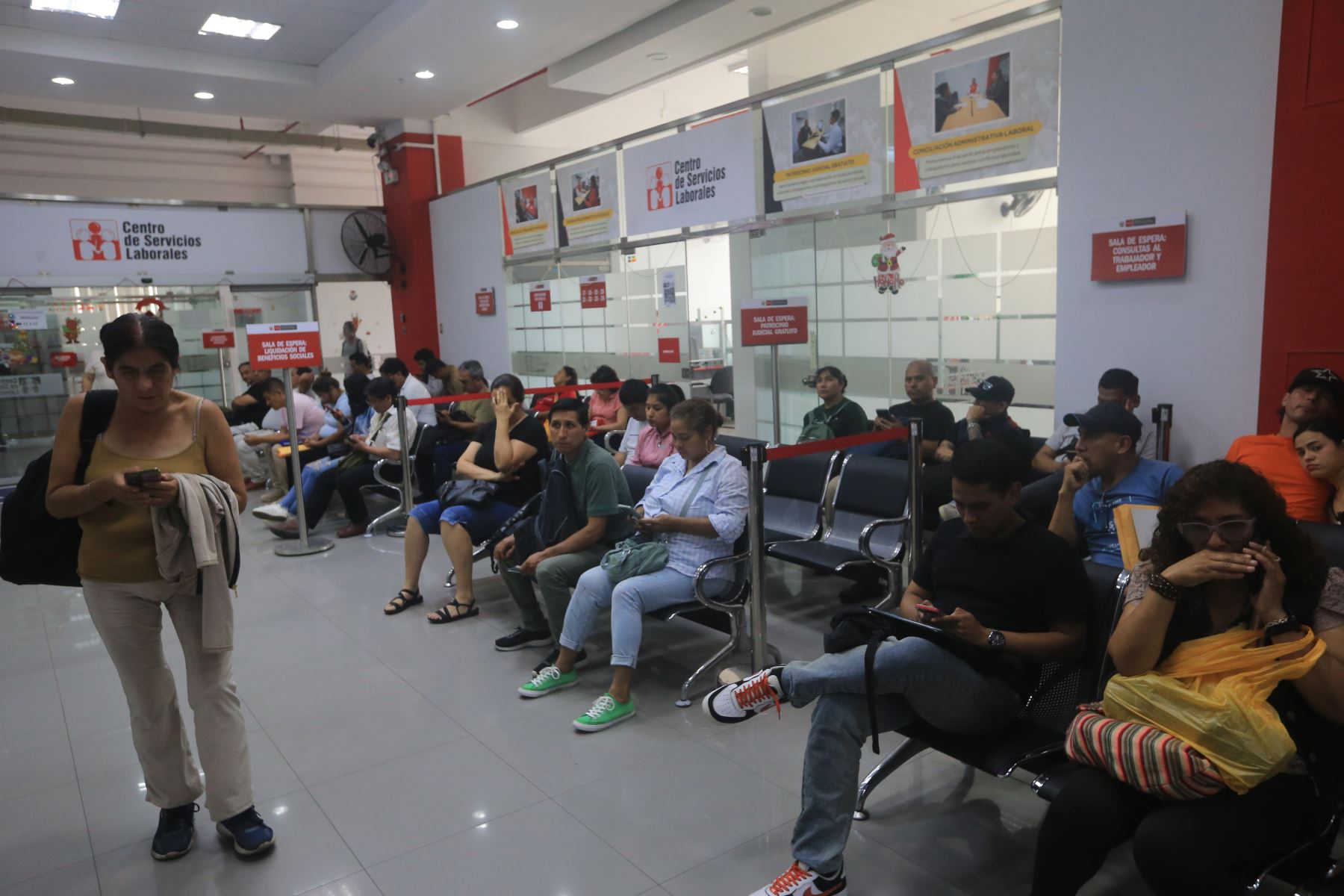 El Ministerio de Trabajo y Promoción del Empleo brinda orientación a trabajadores y empleadores para absolver las dudas más frecuentes sobre liquidación de beneficios sociales, despidos y otros temas laborales de interés. Estos espacios de atención a la ciudadanía buscan explicar, especialmente en esta época del año, cómo calcular de manera referencial los derechos y beneficios del régimen laboral de la actividad privada, conforme a la legislación vigente.Foto: ANDINA/Héctor Vinces