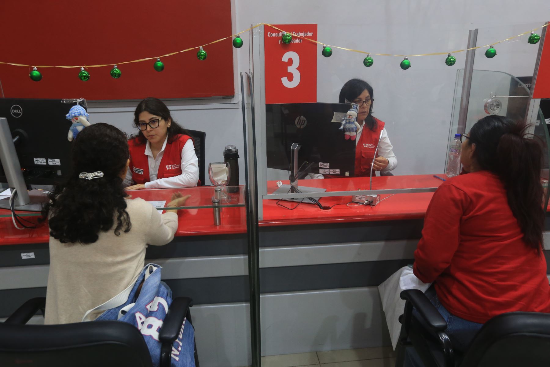 El Ministerio de Trabajo y Promoción del Empleo brinda orientación a trabajadores y empleadores para absolver las dudas más frecuentes sobre liquidación de beneficios sociales, despidos y otros temas laborales de interés. Estos espacios de atención a la ciudadanía buscan explicar, especialmente en esta época del año, cómo calcular de manera referencial los derechos y beneficios del régimen laboral de la actividad privada, conforme a la legislación vigente.Foto: ANDINA/Héctor Vinces