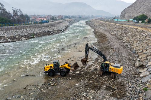 Municipalidad de Lima ejecuta trabajos de limpieza, descolmatación y enrocado del río Rímac