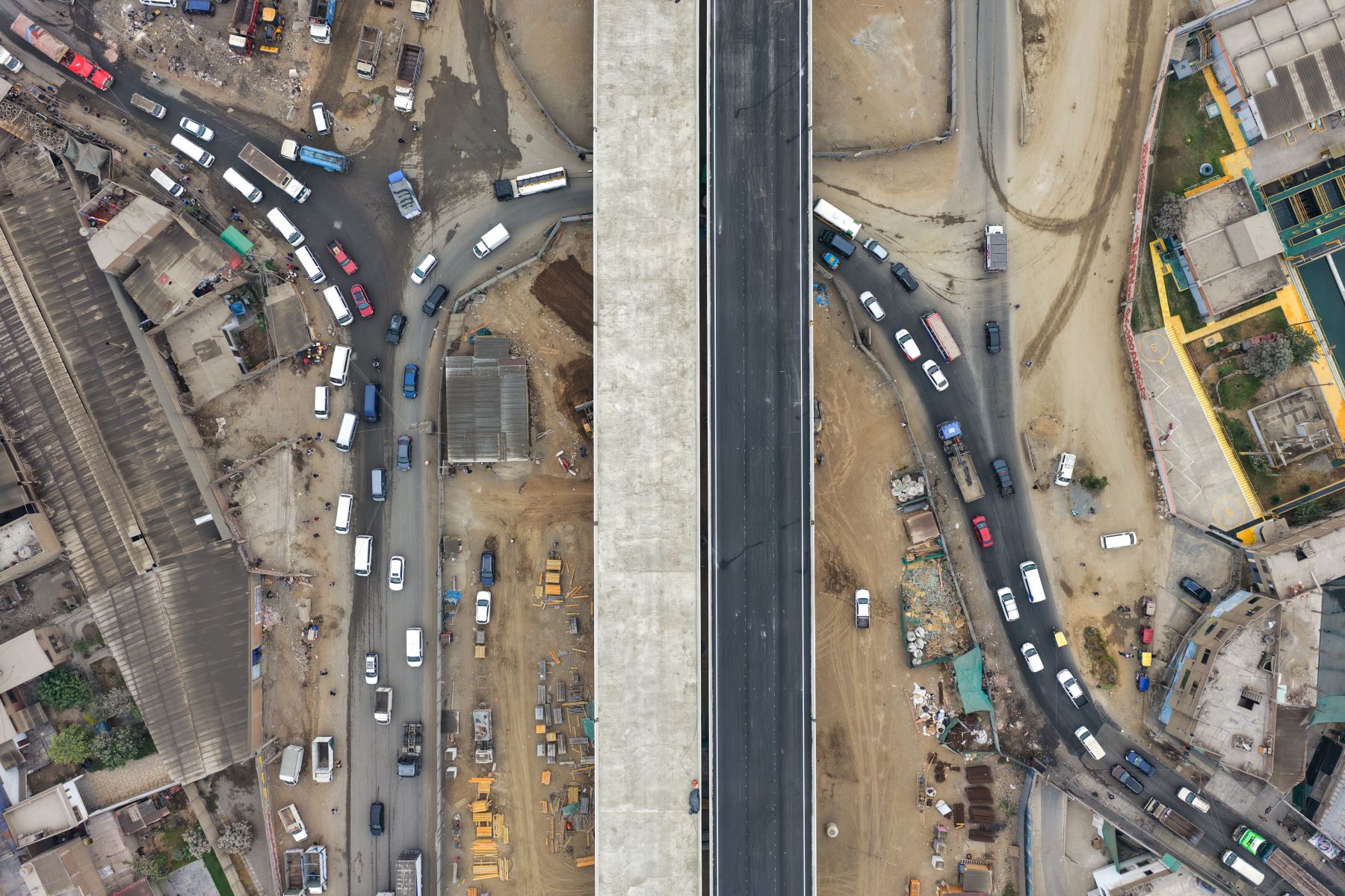 Vista de los trabajos finales del Bypass Las Torres, infraestructura vial que permitirá una conexión más rápida entre Lima y Lurigancho-Chosica. Foto: ANDINA/Ricardo Cuba