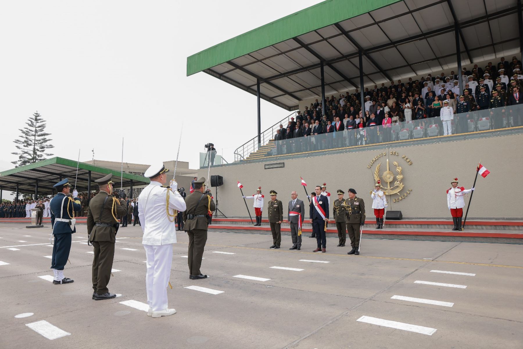 Presidente de la república, José Jerí, participa en la ceremonia de reconocimiento del jefe del Comando de Conjunto de las Fuerzas Armadas (CCFFAA), César Briceño. Foto: ANDINA/Prensa Presidencia