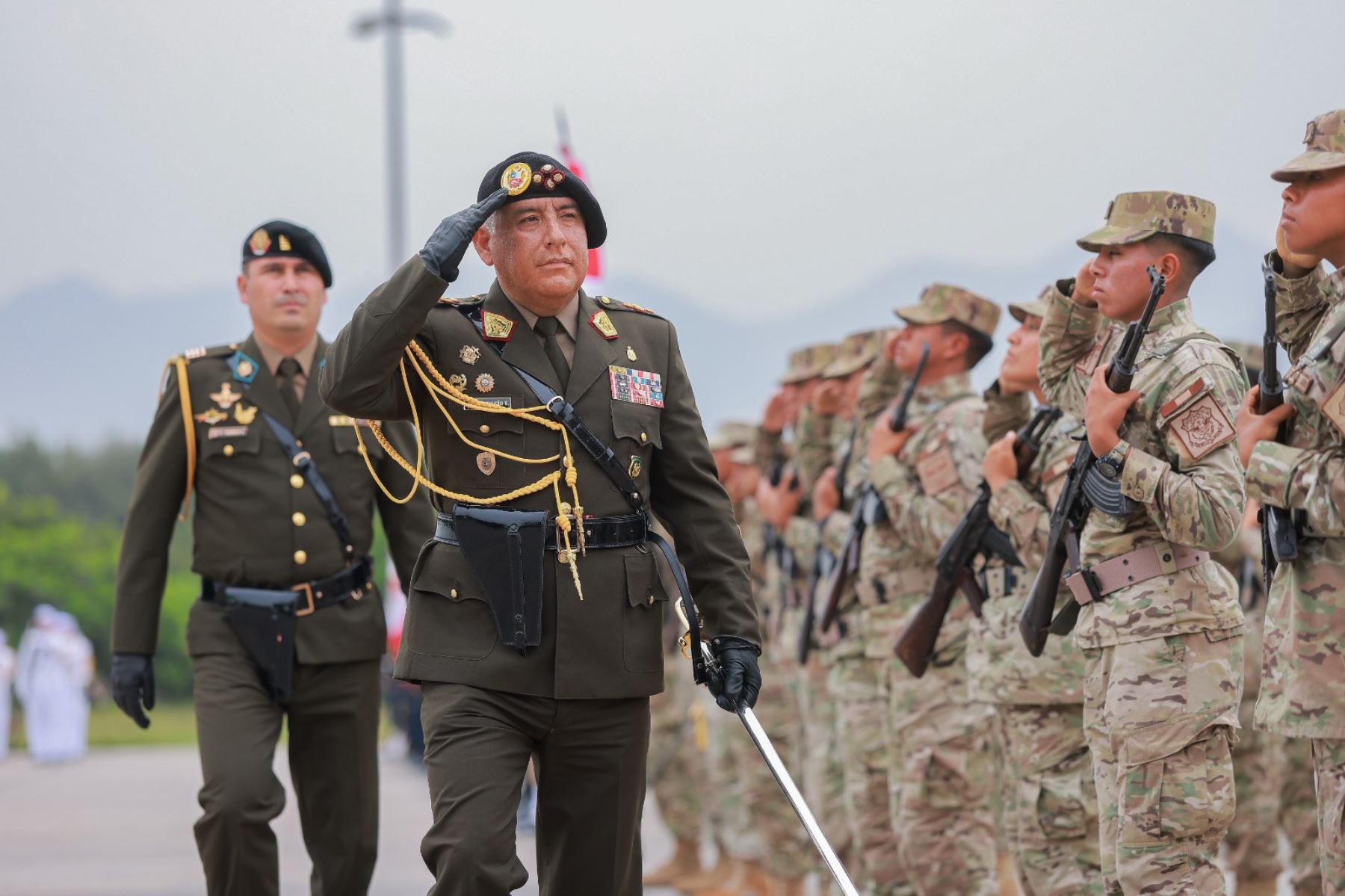 Presidente de la república, José Jerí, participa en la ceremonia de reconocimiento del jefe del Comando de Conjunto de las Fuerzas Armadas (CCFFAA), César Briceño. Foto: ANDINA/Prensa Presidencia