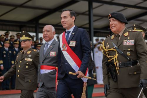 Presidente José Jerí participa en ceremonia de reconocimiento de jefe del CCFFAA