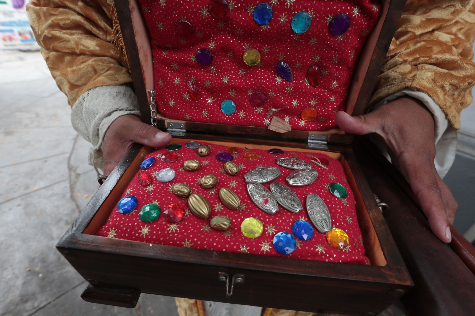 Los Reyes Magos, en la tradición bíblica regalan a Jesús oro, incienso y mirra, cada uno con un profundo significado simbólico.
Foto: ANDINA/Verónica Calderón