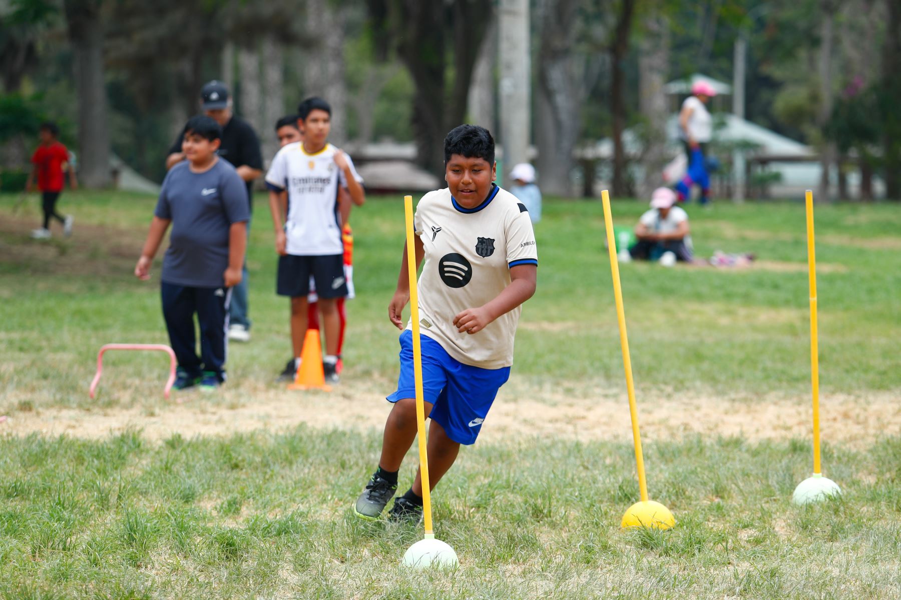 Con el inicio de las vacaciones escolares en enero de 2026, el Club Metropolitano Huáscar de Villa El Salvador, administrado por el Serpar, abrió sus puertas al público para su programa de vacaciones útiles, con el cual niños y adolescentes en edad escolar realizan diversas actividades deportivas como natación, fútbol, vóley y taekwondo, entre otros. Foto: ANDINA/Daniel Bracamonte