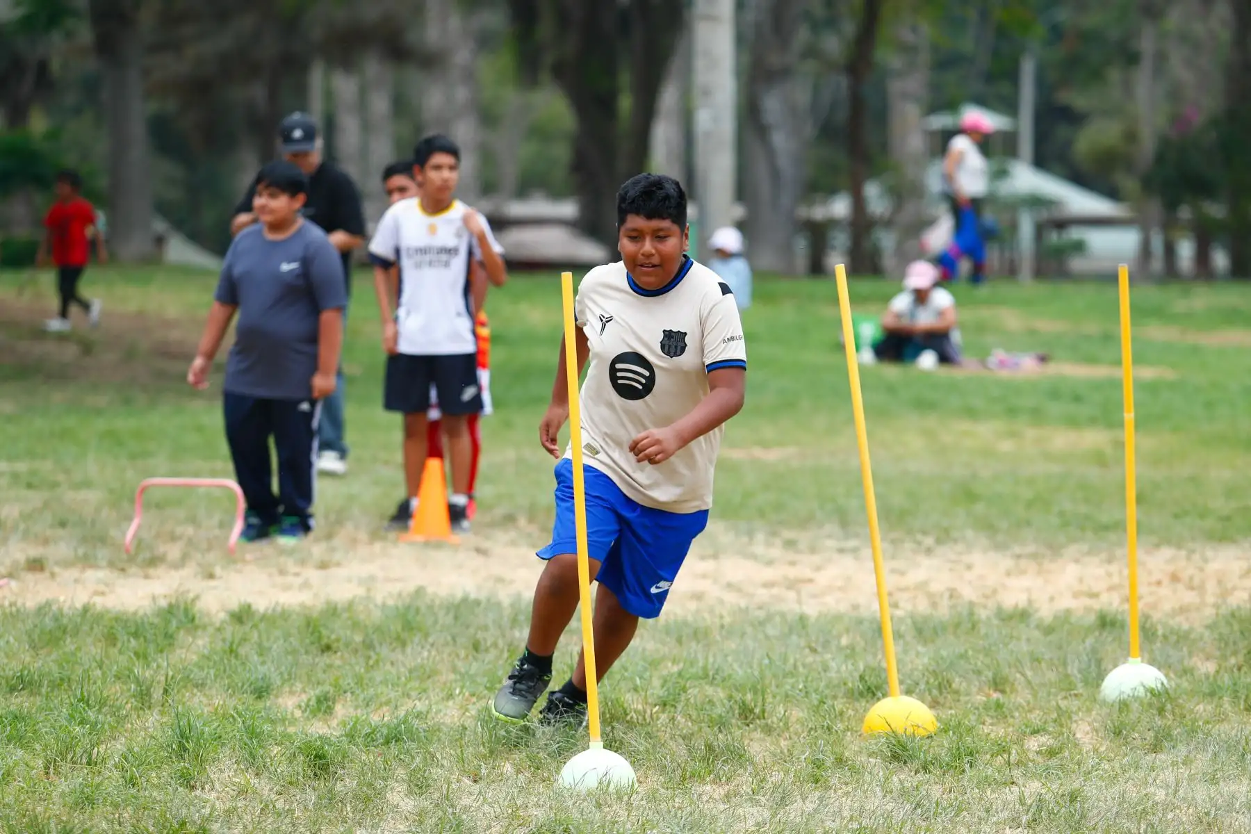 Con el inicio de las vacaciones escolares en enero de 2026, el Club Metropolitano Huáscar de Villa El Salvador, administrado por el Serpar, abrió sus puertas al público para su programa de vacaciones útiles, con el cual niños y adolescentes en edad escolar realizan diversas actividades deportivas como natación, fútbol, vóley y taekwondo, entre otros. Foto: ANDINA/Daniel Bracamonte