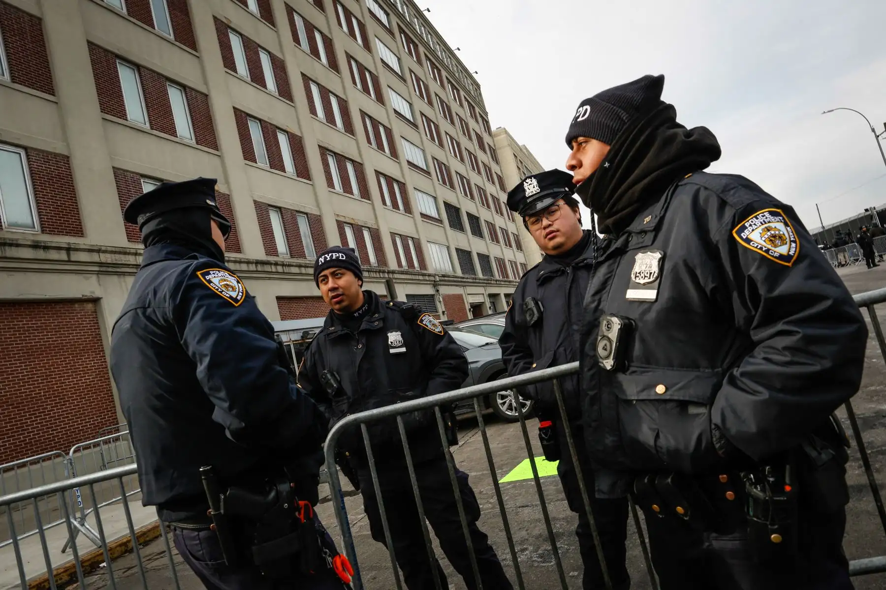 El control interno también ha sido motivo de escándalos. Investigaciones federales revelaron redes de contrabando de drogas, celulares y armas blancas, con participación de personal penitenciario, lo que expuso graves fallas en la supervisión y en los protocolos de seguridad. Fotos: AFP