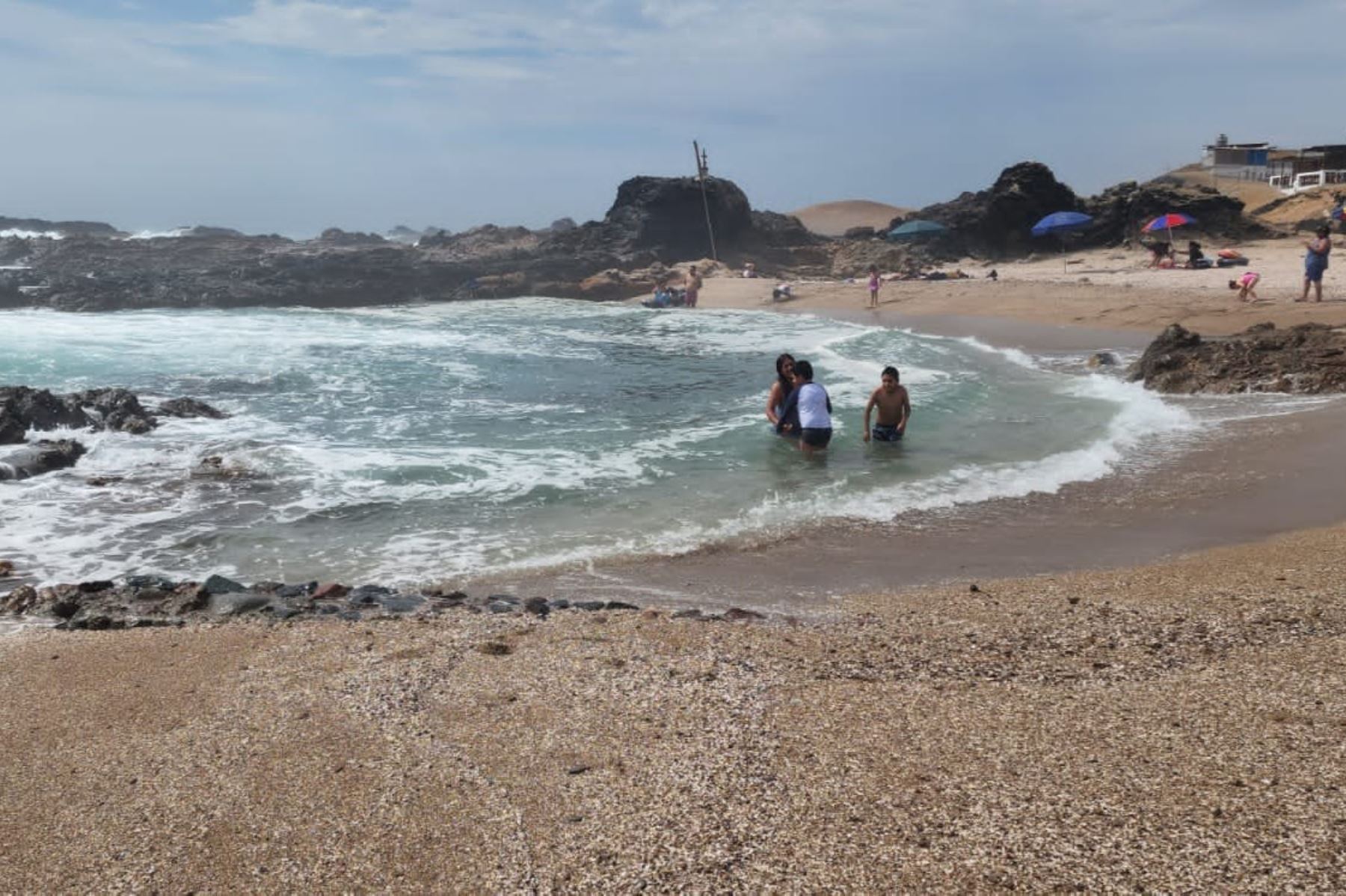 La región Áncash se posiciona como uno de los principales atractivos del litoral peruano para el verano 2026, gracias a la clasificación de varias de sus playas como “saludables” por la Dirección General de Salud Ambiental (Digesa)