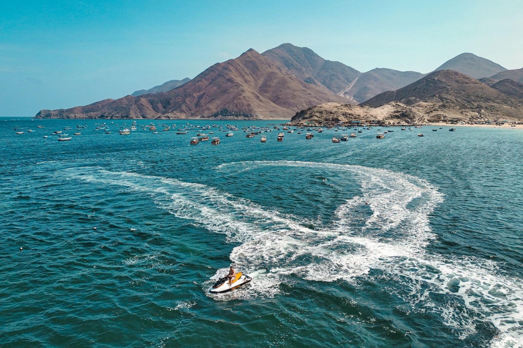 La región Áncash se posiciona como uno de los principales atractivos del litoral peruano para el verano 2026, gracias a la clasificación de varias de sus playas como “saludables” por la Dirección General de Salud Ambiental (Digesa)
