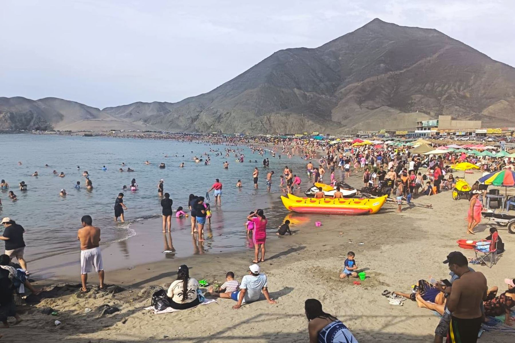 La región Áncash se posiciona como uno de los principales atractivos del litoral peruano para el verano 2026, gracias a la clasificación de varias de sus playas como “saludables” por la Dirección General de Salud Ambiental (Digesa). Foto: ANDINA/Difusión