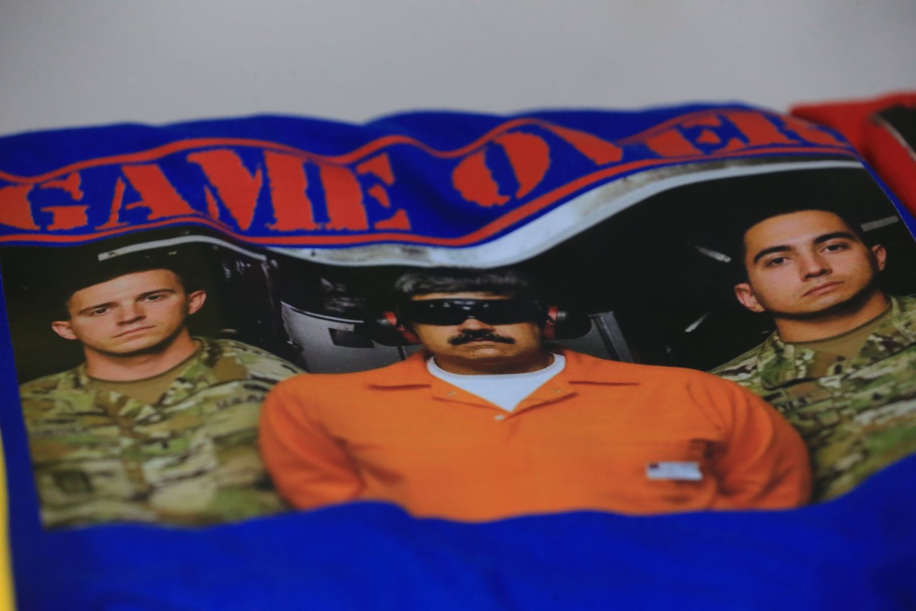 Aunque reconocen que se trata de una moda pasajera, los comerciantes destacan el valor de estar atentos a la coyuntura. Para ellos, cada acontecimiento relevante puede convertirse en una oportunidad creativa y económica, reafirmando el rol de Gamarra como termómetro social y comercial de la ciudad. Foto: ANDINA/Héctor Vinces