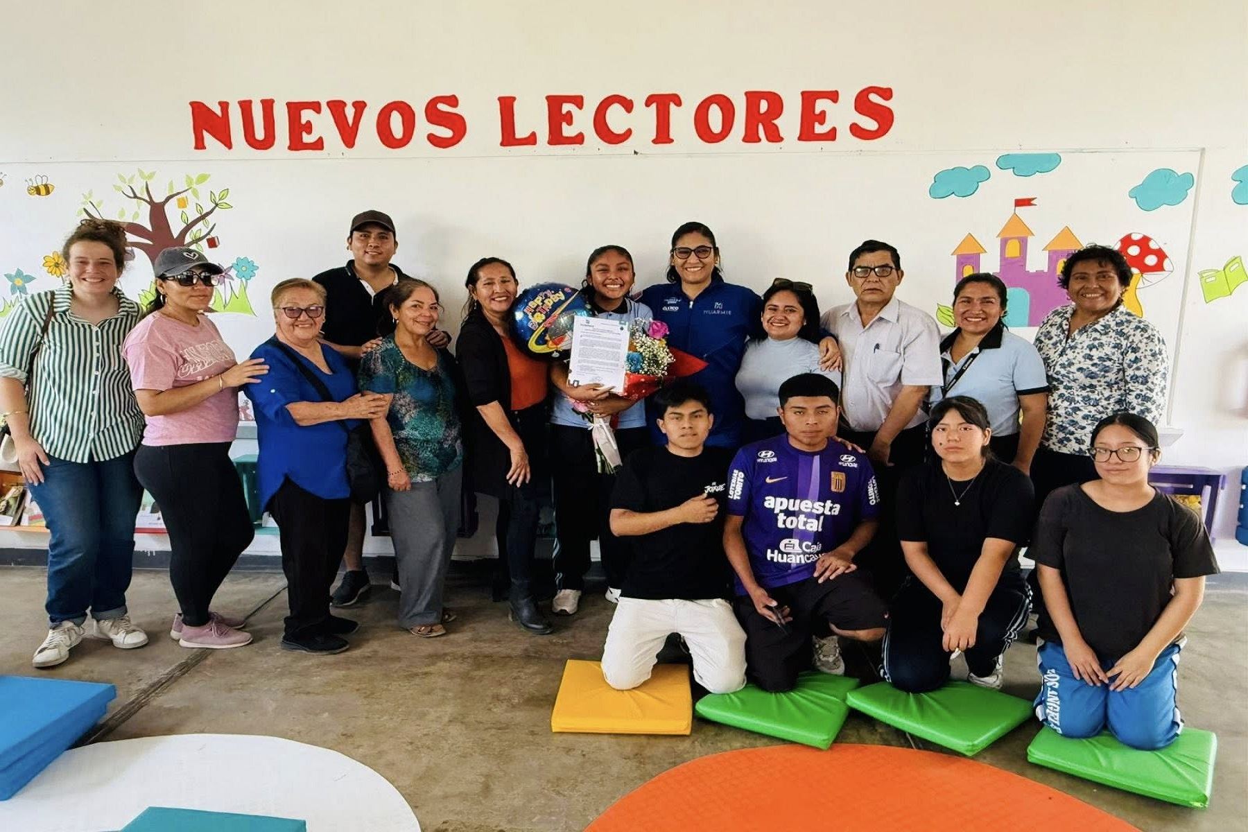 Los seleccionados para el viaje recibirán una carta como beneficiario para la gestión del pasaporte. Gestión y pago de visas al viaje internacional, gracias al apoyo de la Embajada de los Estados Unidos en el Perú. 