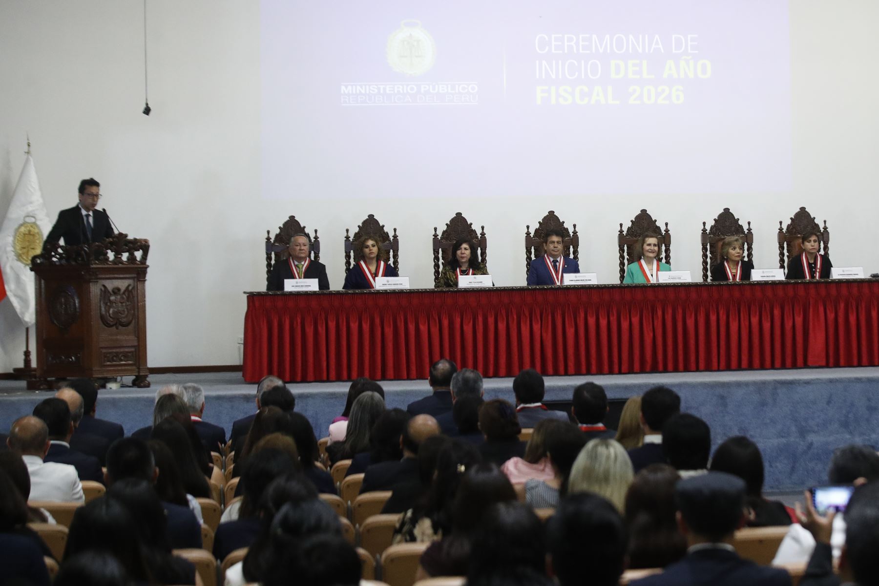 El acto de inicio del Año Fiscal puso énfasis en el rol del Ministerio Público como garante de la legalidad. Se remarcó que el fortalecimiento de sus funciones resulta clave para sostener la confianza ciudadana y asegurar procesos fiscales acordes con los principios del debido proceso.
Foto: ANDINA/Eddy Ramos