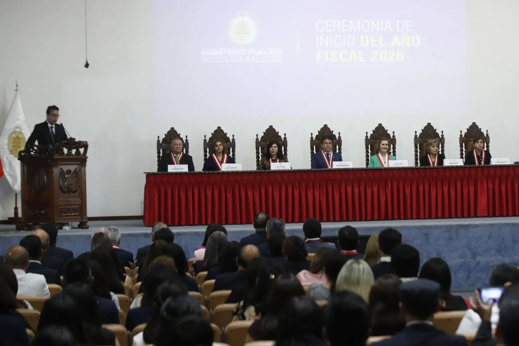 El acto de inicio del Año Fiscal puso énfasis en el rol del Ministerio Público como garante de la legalidad. Se remarcó que el fortalecimiento de sus funciones resulta clave para sostener la confianza ciudadana y asegurar procesos fiscales acordes con los principios del debido proceso.
Foto: ANDINA/Eddy Ramos
