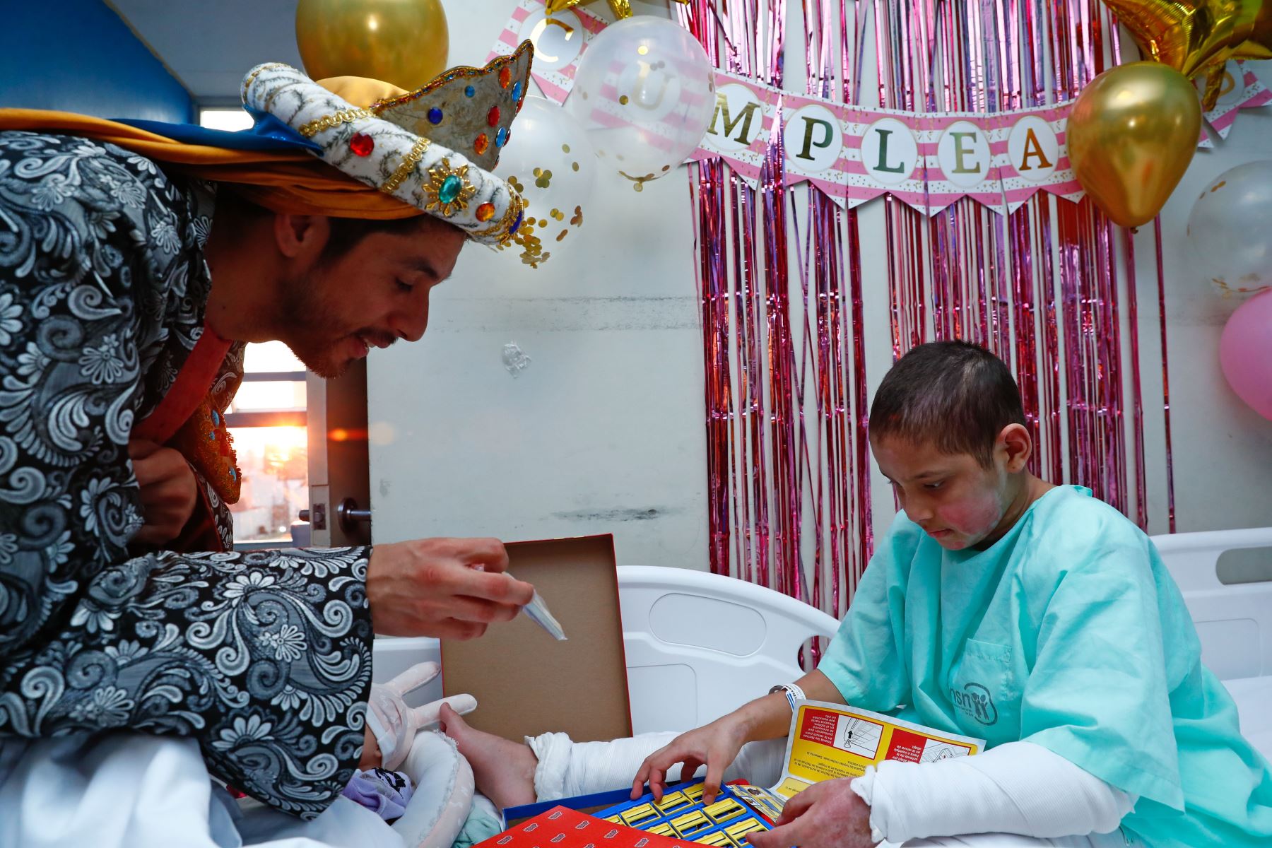 La Bajada de Reyes se realizó como parte de la política de humanización de la atención que impulsa el Instituto Nacional de Salud del Niño San Borja, priorizando no solo el tratamiento médico, sino también el bienestar emocional de los pacientes y sus familias. Foto: ANDINA/Daniel Bracamonte