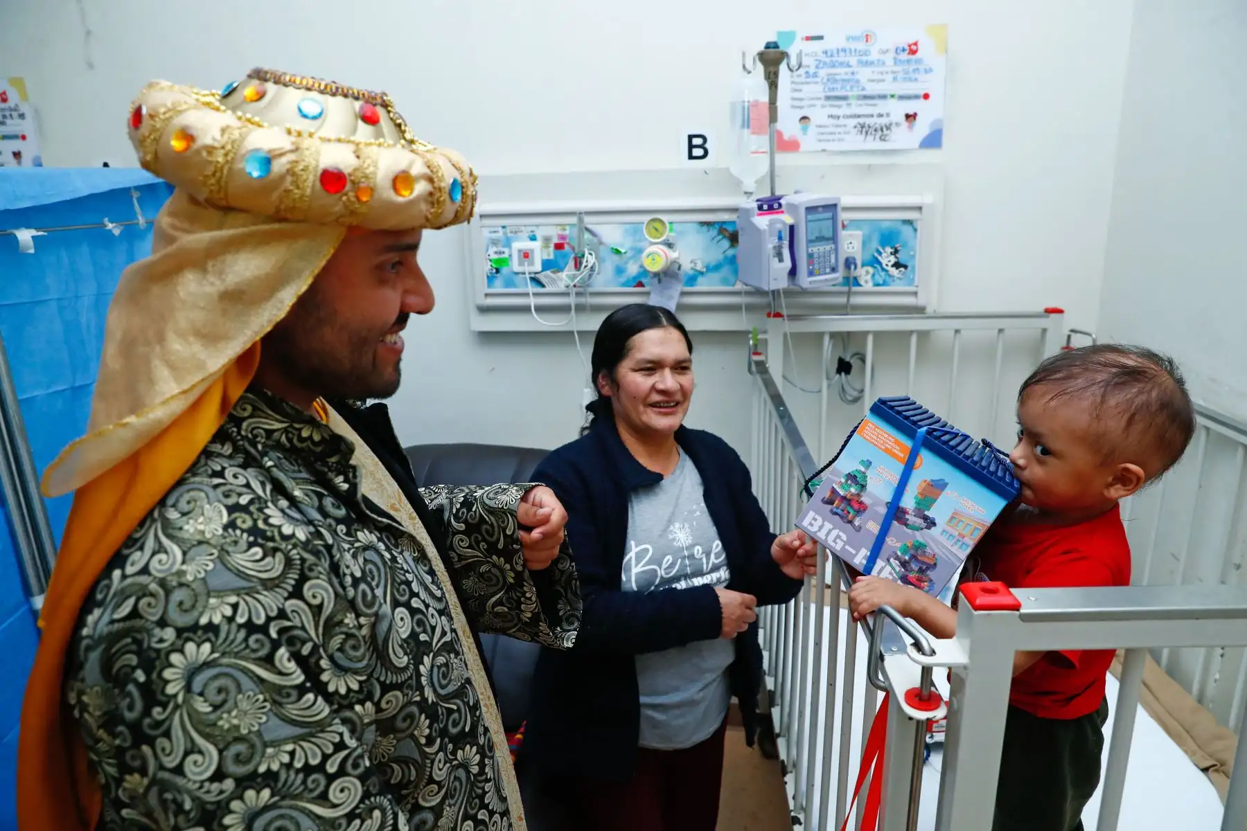 La directora general del instituto destacó que estos momentos de felicidad complementan la atención médica, contribuyendo al fortalecimiento del sistema inmunológico y al estado anímico de los niños, aspectos fundamentales en los tratamientos de alta complejidad. Foto: ANDINA/Daniel Bracamonte