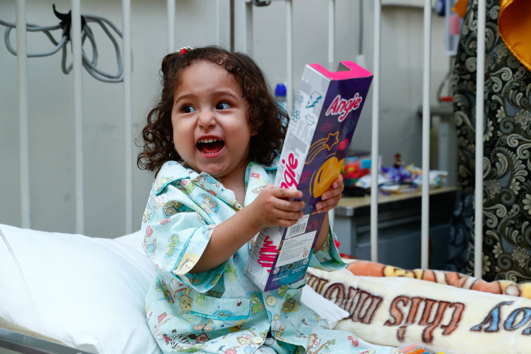 Con esta actividad, el INSNSB reafirmó su compromiso con una atención integral basada en ocho ejes especializados, demostrando que la salud infantil también se fortalece a través del afecto, la empatía y espacios que devuelven a los niños la alegría propia de su edad. Foto: ANDINA/Daniel Bracamonte