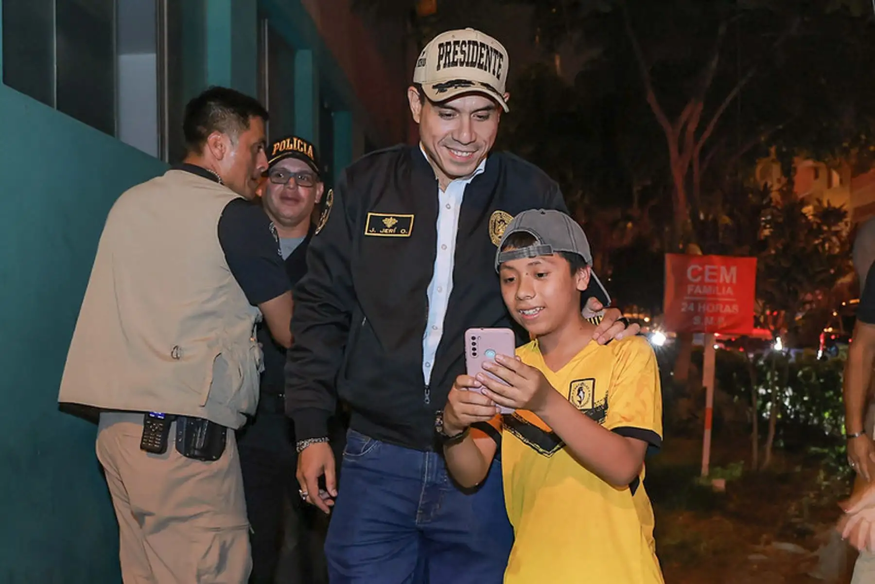 El presidente José Jerí  inspeccionó a pie las avenidas Habich, Panamericana Norte, Universitaria, entre otras, en donde la Policía y las Fuerzas Armadas realizaban un megaoperativo de control territorial. Foto: ANDINA/ Prensa Presidencia