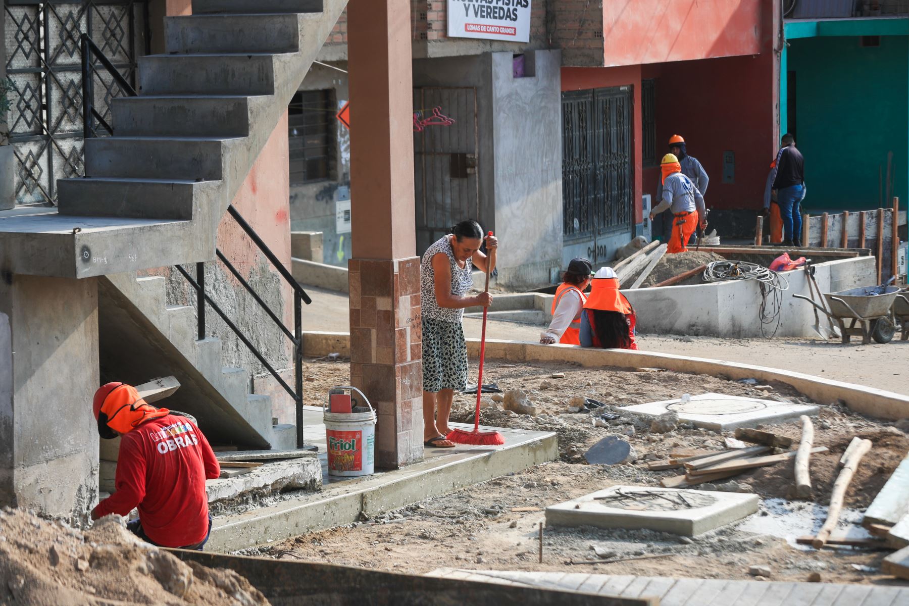 Imagen que permite observar la integración de pistas, veredas y áreas verdes, como parte de la intervención integral ejecutada por la comuna de SJL.
 Foto: ANDINA/Ricardo Cuba