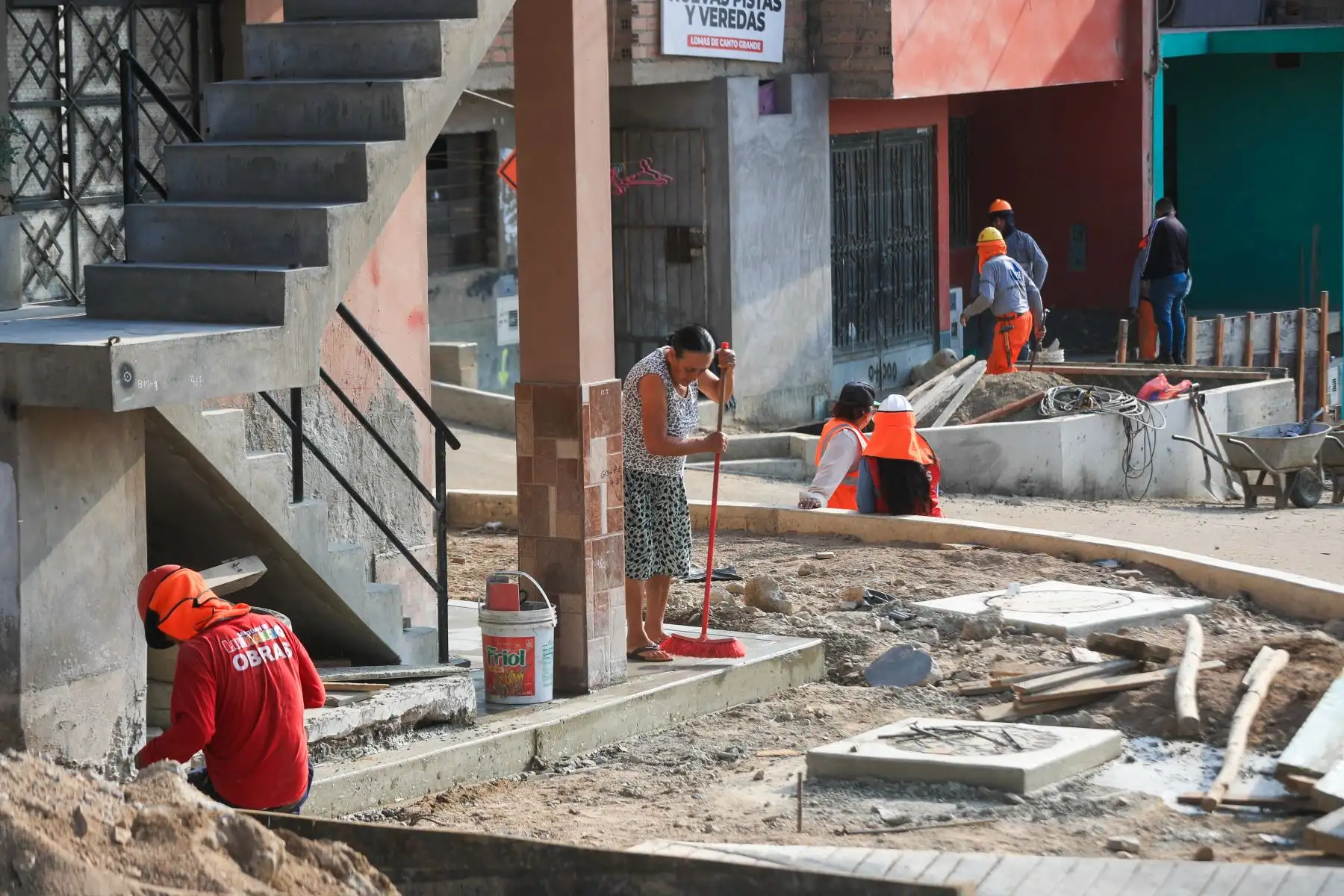 Imagen que permite observar la integración de pistas, veredas y áreas verdes, como parte de la intervención integral ejecutada por la comuna de SJL.
 Foto: ANDINA/Ricardo Cuba