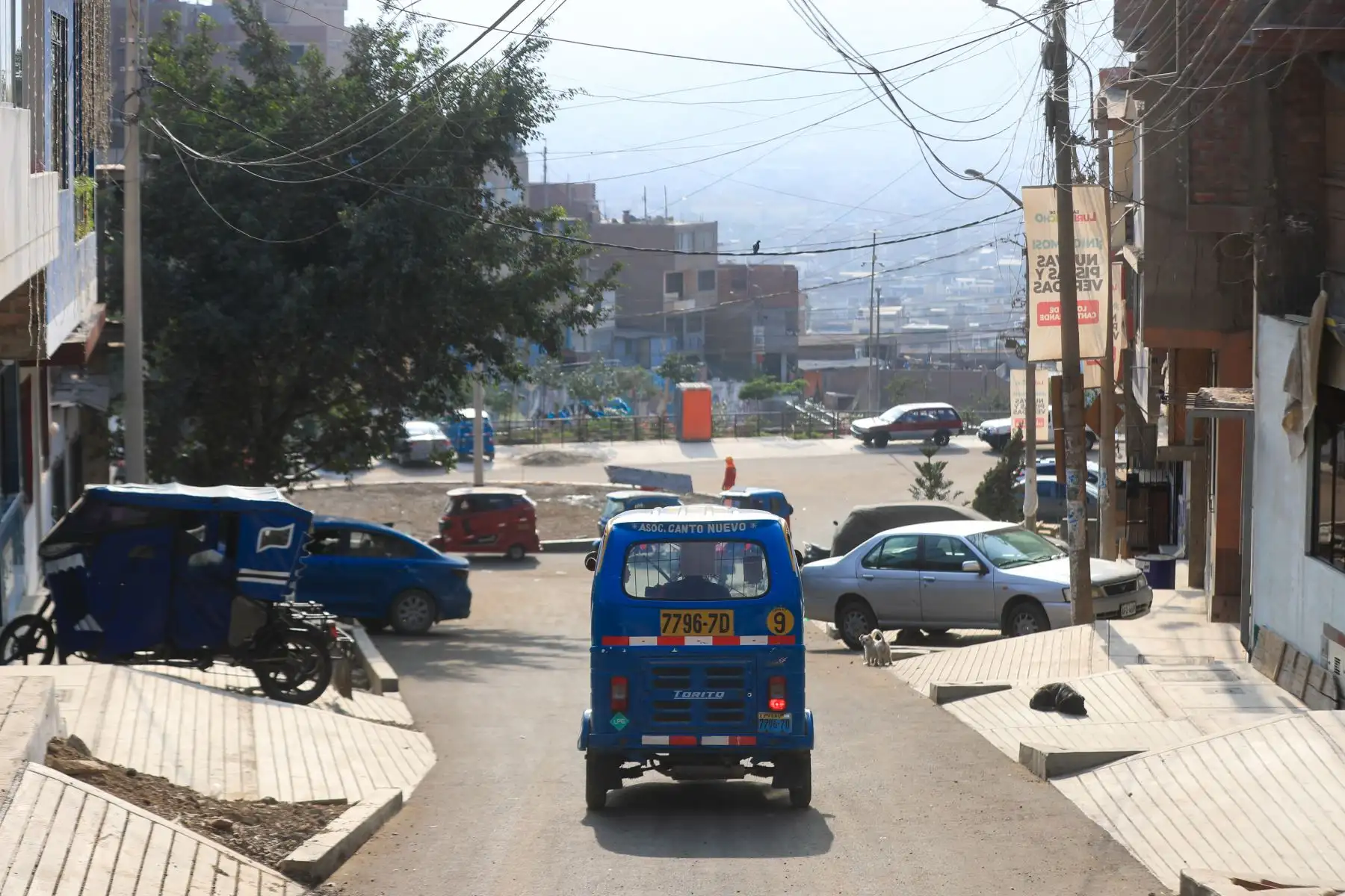 Avance en la construcción del muro de contención de 10 metros lineales y 4 metros de altura, infraestructura clave para la seguridad y estabilidad del sector. Foto: ANDINA/Ricardo Cuba