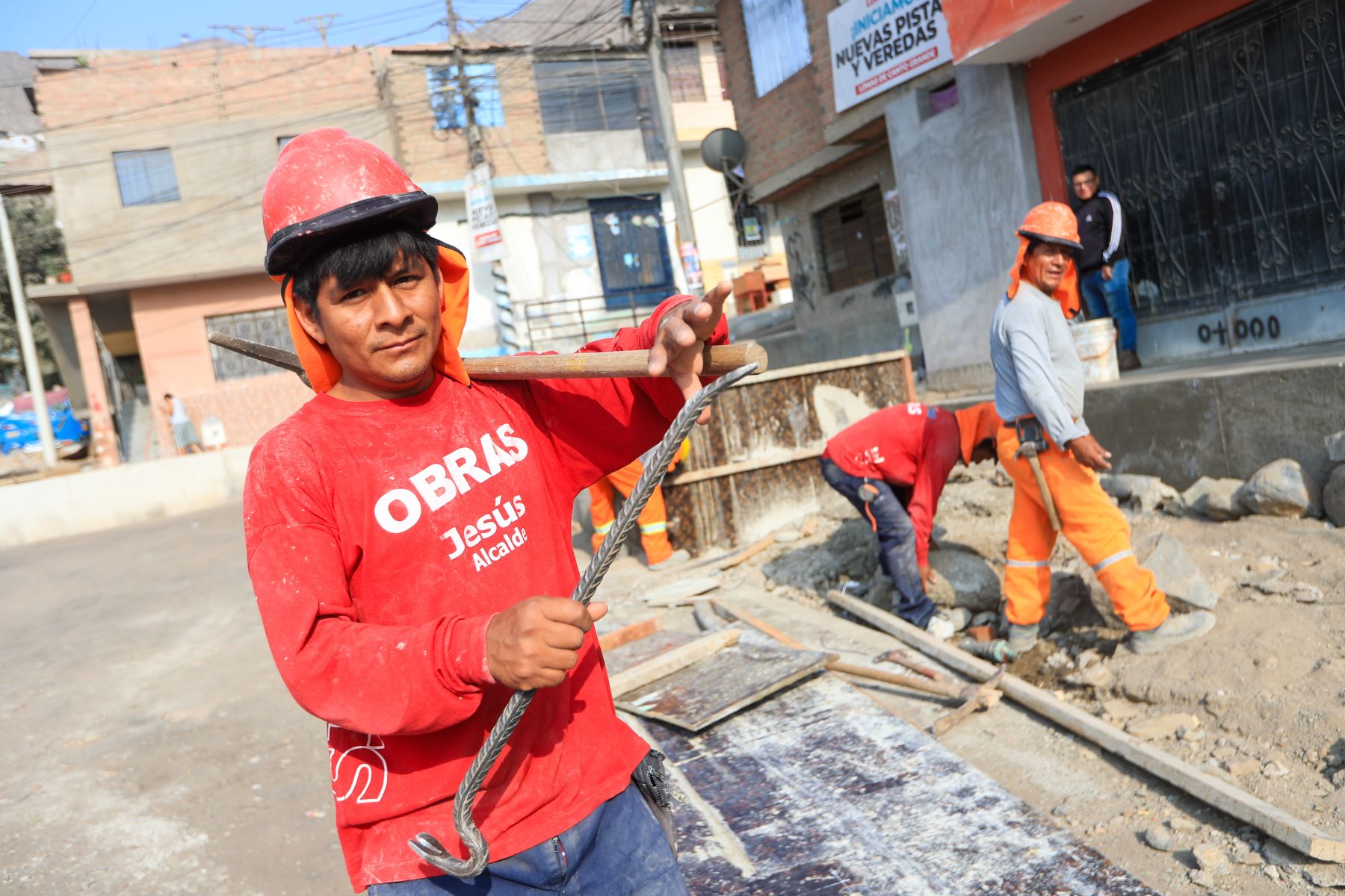 Trabajos de señalización vial en las nuevas pistas, orientados a garantizar un tránsito vehicular más ordenado y seguro. Foto: ANDINA/Ricardo Cuba