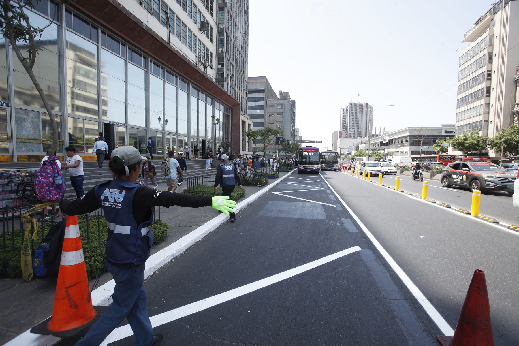 AATU trabaja a paso acelerado en la implementación de cuatro carriles exclusivos para buses de transporte público en la av. Abancay, una vía por la que circulan diariamente 41,000 vehículos. Foto: ANDINA/Eddy Ramos