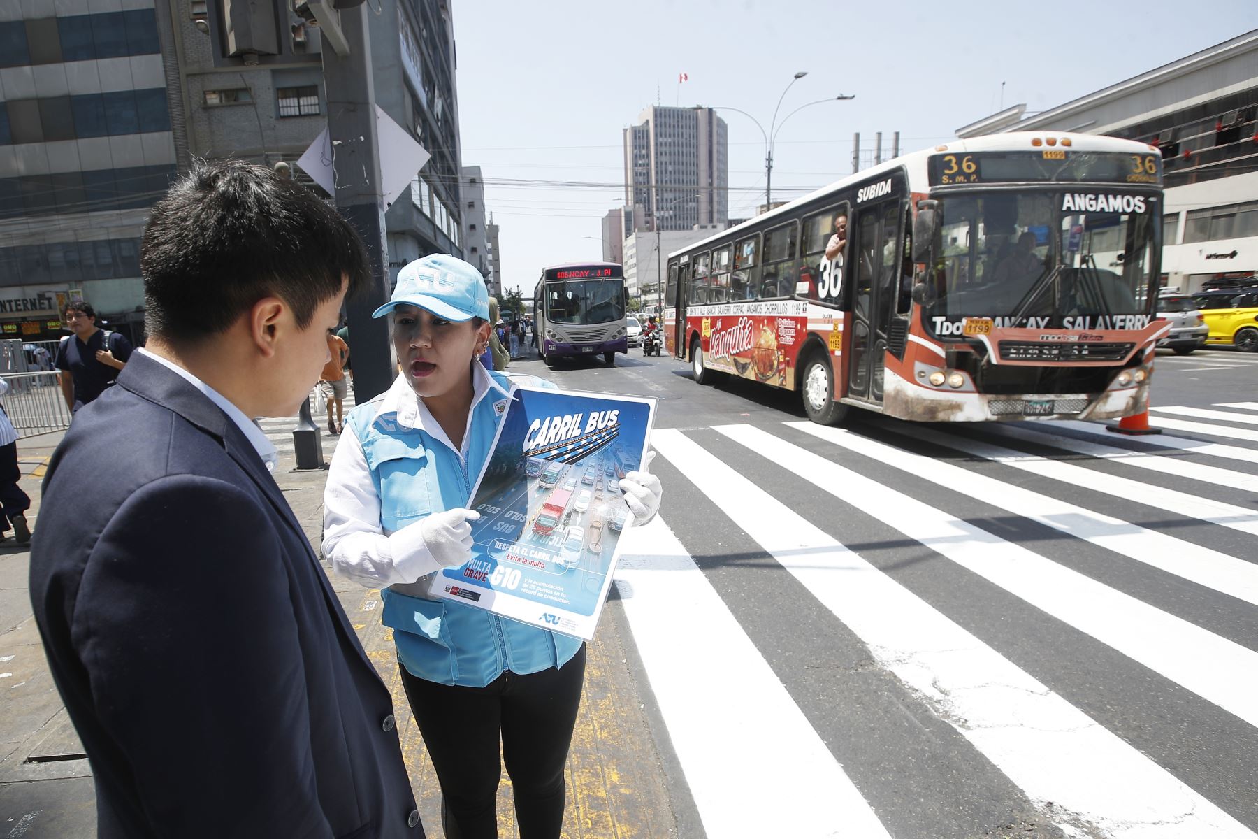 La primera etapa de la implementación de los carriles para buses contempla un tramo de 1,2 kilómetros, desde el jr. Amazonas hasta la av. Nicolás de Piérola. Foto: ANDINA/Eddy Ramos