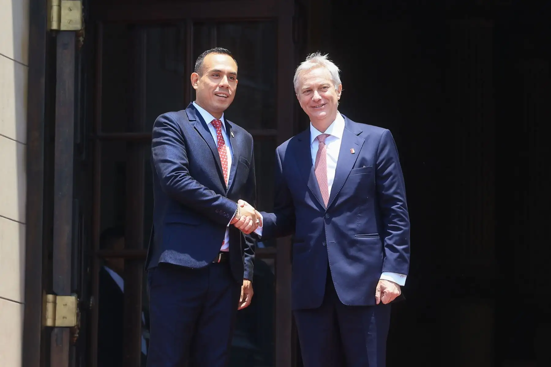 El presidente electo de Chile, José Antonio Kast, llegó a Palacio de Gobierno para sostener un encuentro con el presidente de la república, José Jerí Oré, como parte de una gira que realiza el mandatario electo chileno por países de la región.

Foto: ANDINA/Prensa Presidencia