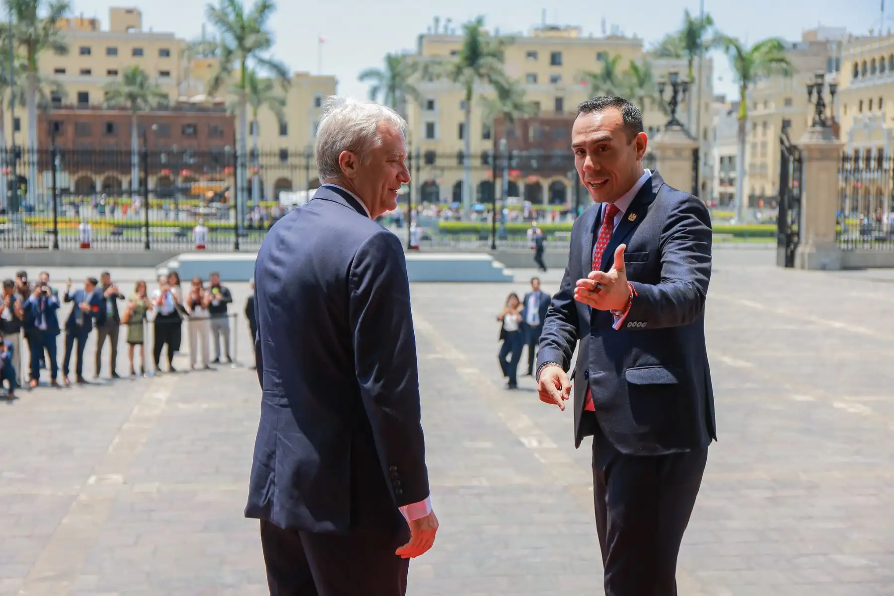 El presidente electo de Chile, José Antonio Kast, llegó a Palacio de Gobierno para sostener un encuentro con el presidente de la república, José Jerí Oré, como parte de una gira que realiza el mandatario electo chileno por países de la región.

Foto: ANDINA/Prensa Presidencia