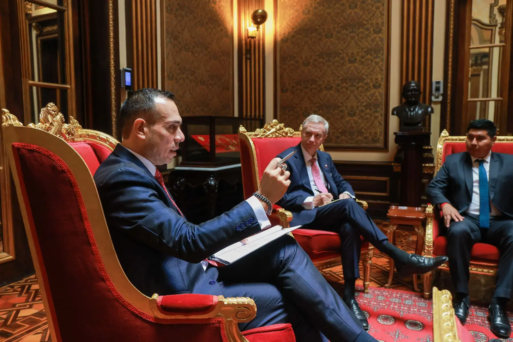 El presidente electo de Chile, José Antonio Kast, llegó a Palacio de Gobierno para sostener un encuentro con el presidente de la república, José Jerí Oré, como parte de una gira que realiza el mandatario electo chileno por países de la región.

Foto: ANDINA/Prensa Presidencia
