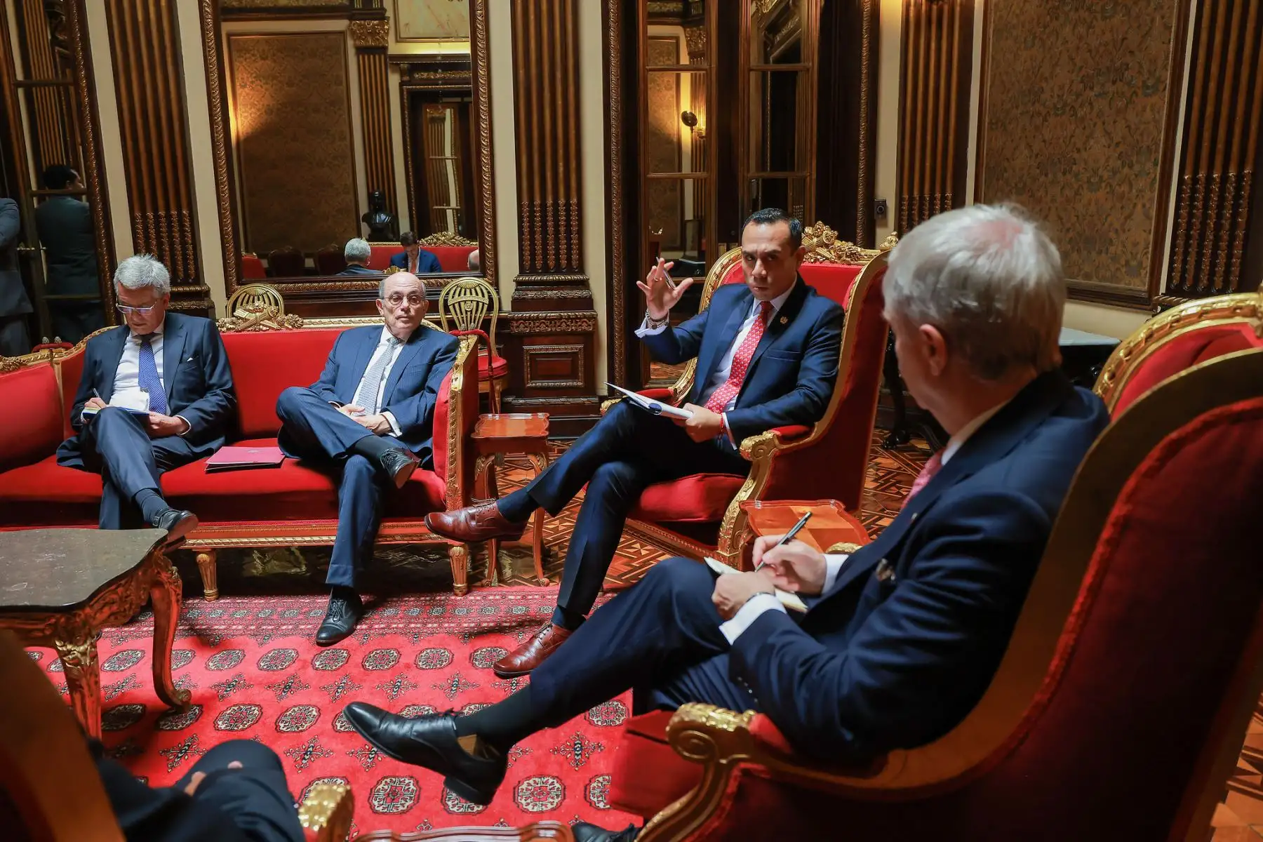 El presidente electo de Chile, José Antonio Kast, llegó a Palacio de Gobierno para sostener un encuentro con el presidente de la república, José Jerí Oré, como parte de una gira que realiza el mandatario electo chileno por países de la región.

Foto: ANDINA/Prensa Presidencia