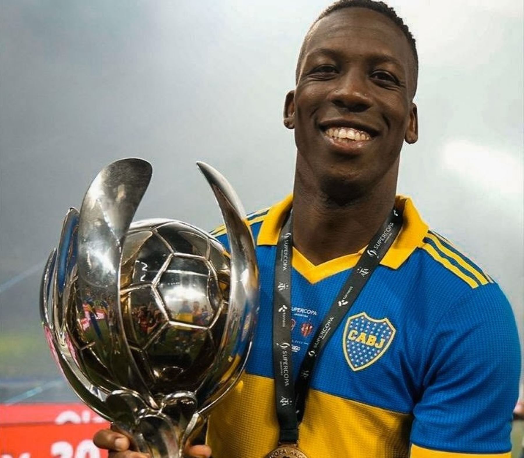 Luis Advíncula será jugador de Alianza Lima en breve