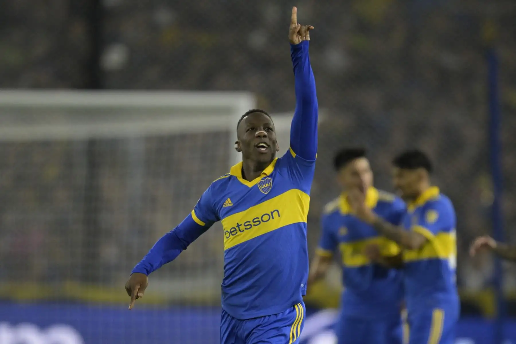 La Copa Libertadores 2023 fue el punto más destacado de Advíncula con Boca. Fue el defensor más goleador del equipo, anotando cuatro tantos en el torneo, incluyendo un importante gol en la final ante Fluminense, que forzó la prórroga antes de la definición del título. Foto: AFP