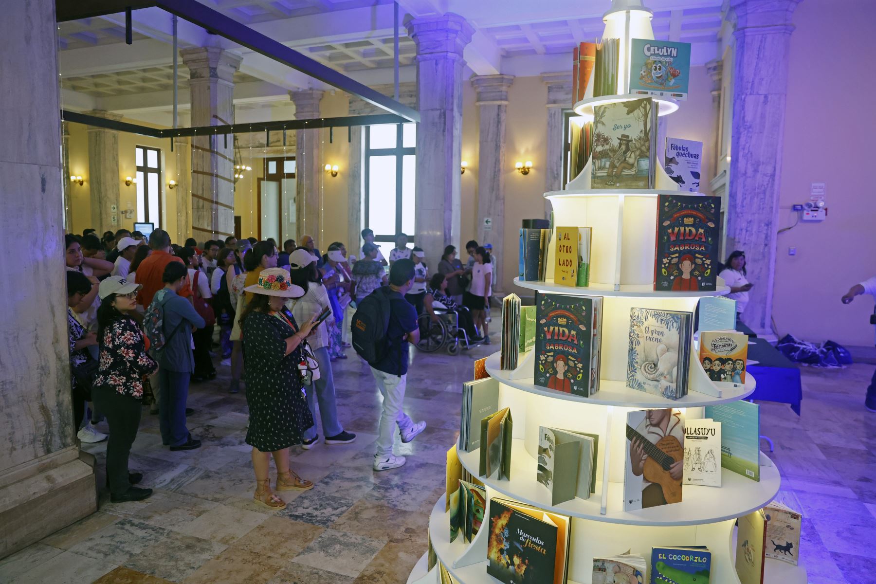 La celebración concluyó con una jarana criolla y degustación de turrón, símbolo de las festividades limeñas, cerrando una jornada que combinó historia, tradición y encuentro ciudadano en homenaje a los 491 años de fundación de Lima.
Foto: ANDINA/Vidal Tarqui