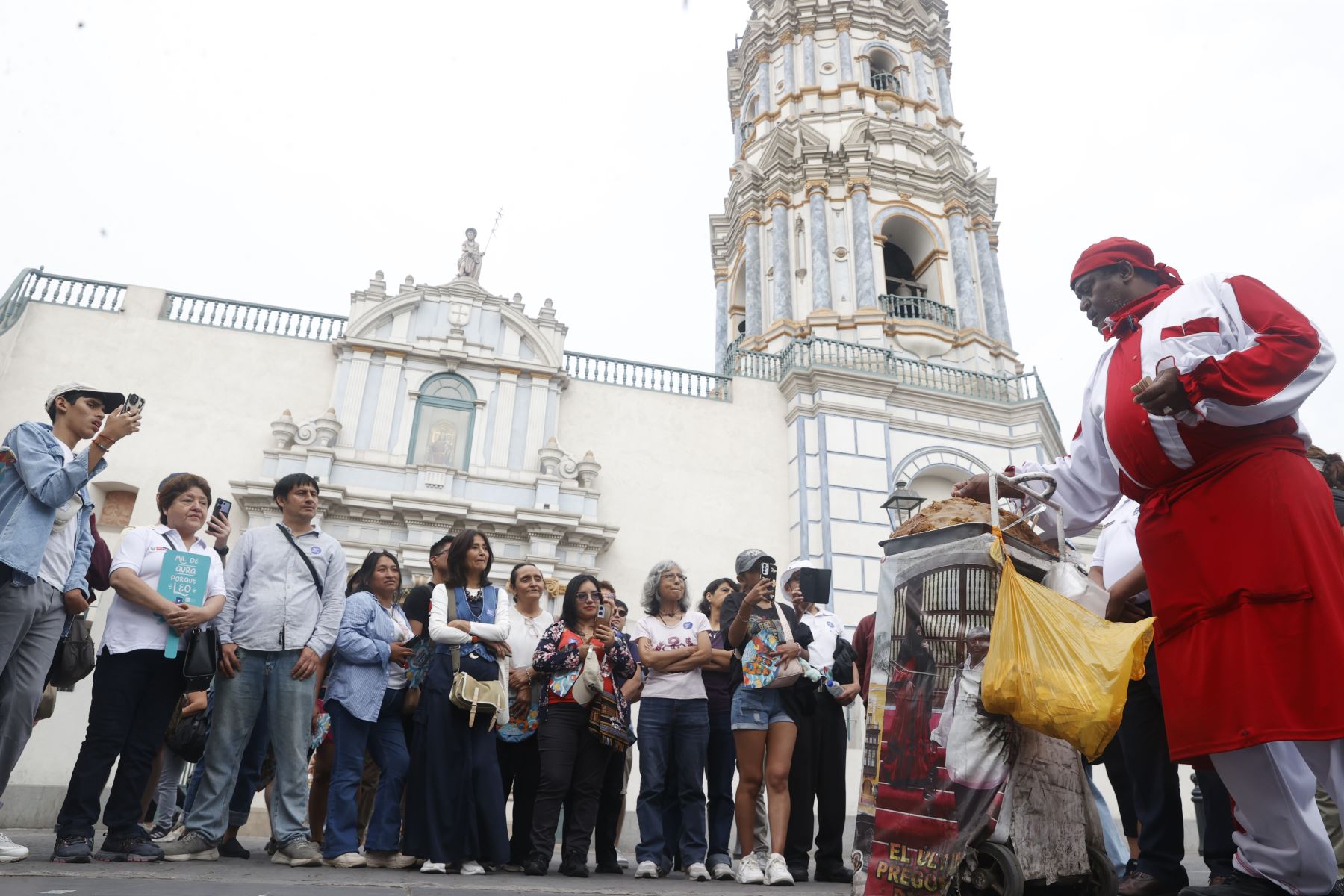 La actividad se inició en el Hall Principal de la Gran Biblioteca Pública de Lima, punto de encuentro desde donde partió el grupo para recorrer espacios clave vinculados a la fundación y evolución de la ciudad a lo largo de casi cinco siglos.
Foto: ANDINA/Vidal Tarqui