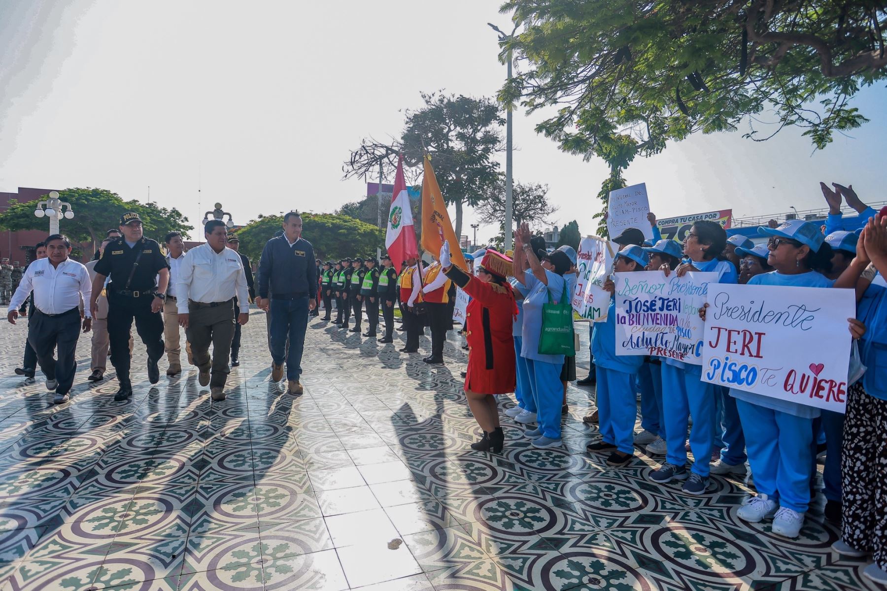 El presidente de la república, José Jerí Oré, participa en la ceremonia de izamiento del pabellón nacional en la ciudad de Pisco, Ica, en el marco de las acciones para fortalecer la identidad nacional. Foto: ANDINA/Prensa Presidencia