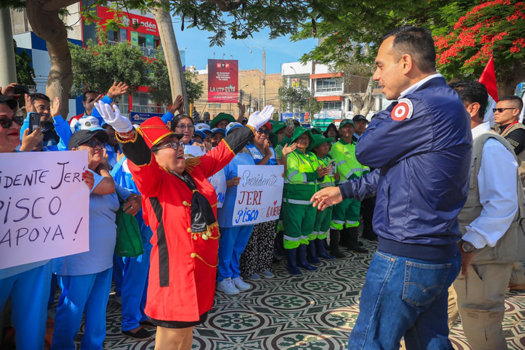 El presidente de la república, José Jerí Oré, participa en la ceremonia de izamiento del pabellón nacional en la ciudad de Pisco, Ica, en el marco de las acciones para fortalecer la identidad nacional. Foto: ANDINA/Prensa Presidencia