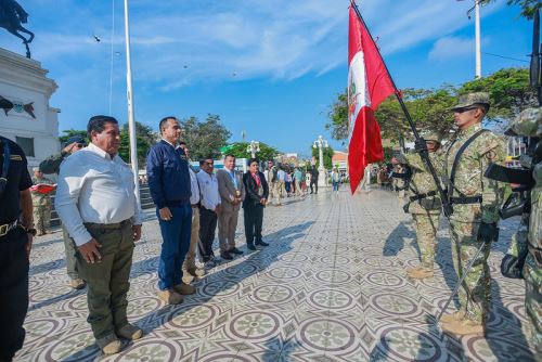 Presidente José Jerí participa en izamiento del pabellón nacional en región Ica