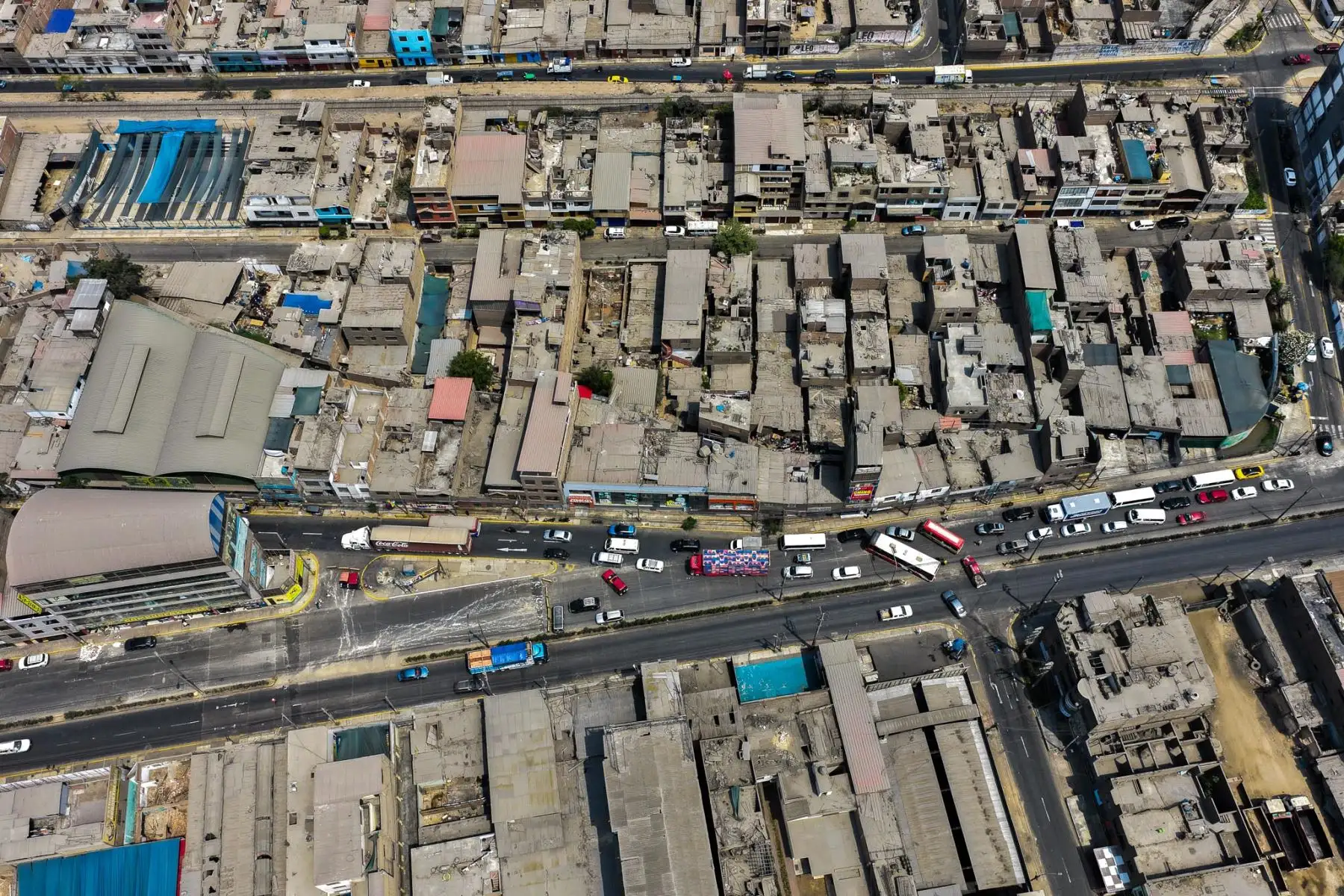 La Municipalidad de Ate implementó desvíos vehiculares por la ejecución de obras de mejoramiento y ampliación del servicio de movilidad urbana en la Av. Nicolás Ayllón, en el tramo entre la calle Santa María y la calle El Progreso. Foto: ANDINA/Juan Carlos Guzmán