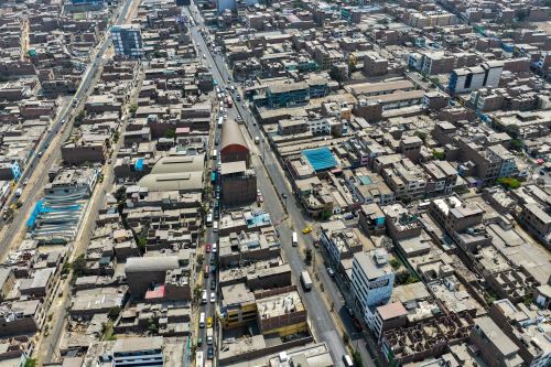 Cierran por 8 meses tramo de la Av. Nicolás Ayllón en Ate por obras en el Cerro Candela