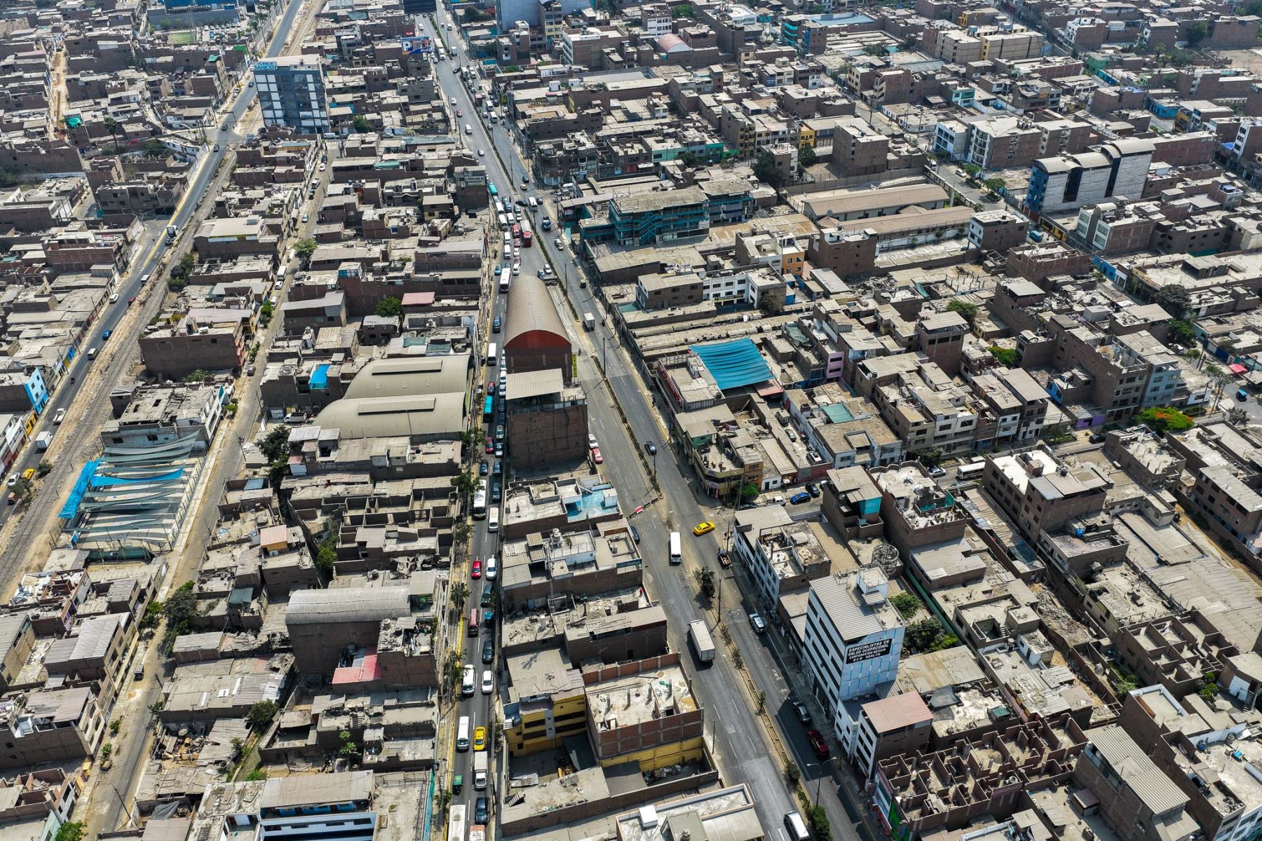 La Municipalidad señaló que la obra tiene una inversión de S/13,7 millones y una duración estimada de 210 días calendario (aprox. 8 meses), tiempo en el que se mantendrán vigentes los desvíos. Los trabajos se realizarán en turnos de día y noche. Foto: ANDINA/Juan Carlos Guzmán