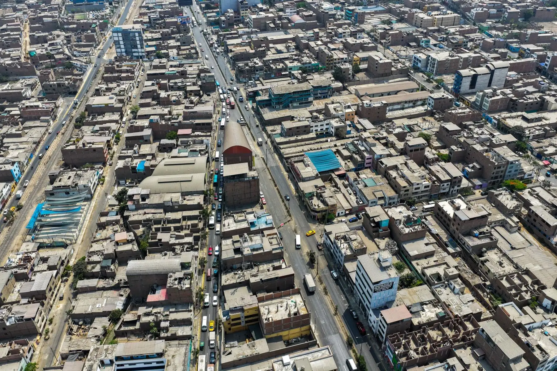 La Municipalidad señaló que la obra tiene una inversión de S/13,7 millones y una duración estimada de 210 días calendario (aprox. 8 meses), tiempo en el que se mantendrán vigentes los desvíos. Los trabajos se realizarán en turnos de día y noche. Foto: ANDINA/Juan Carlos Guzmán