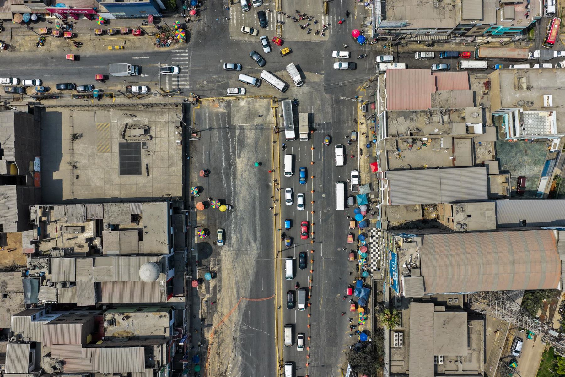 La Municipalidad señaló que la obra tiene una inversión de S/13,7 millones y una duración estimada de 210 días calendario (aprox. 8 meses), tiempo en el que se mantendrán vigentes los desvíos. Los trabajos se realizarán en turnos de día y noche. Foto: ANDINA/Juan Carlos Guzmán