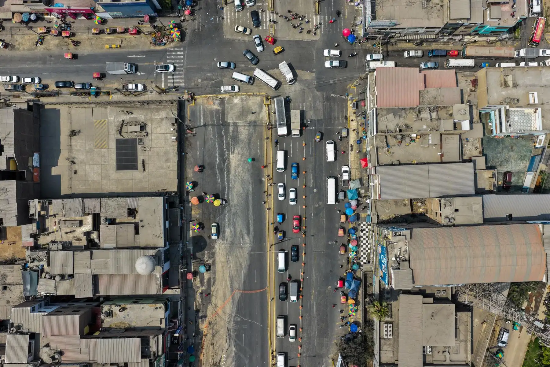 La Municipalidad señaló que la obra tiene una inversión de S/13,7 millones y una duración estimada de 210 días calendario (aprox. 8 meses), tiempo en el que se mantendrán vigentes los desvíos. Los trabajos se realizarán en turnos de día y noche. Foto: ANDINA/Juan Carlos Guzmán