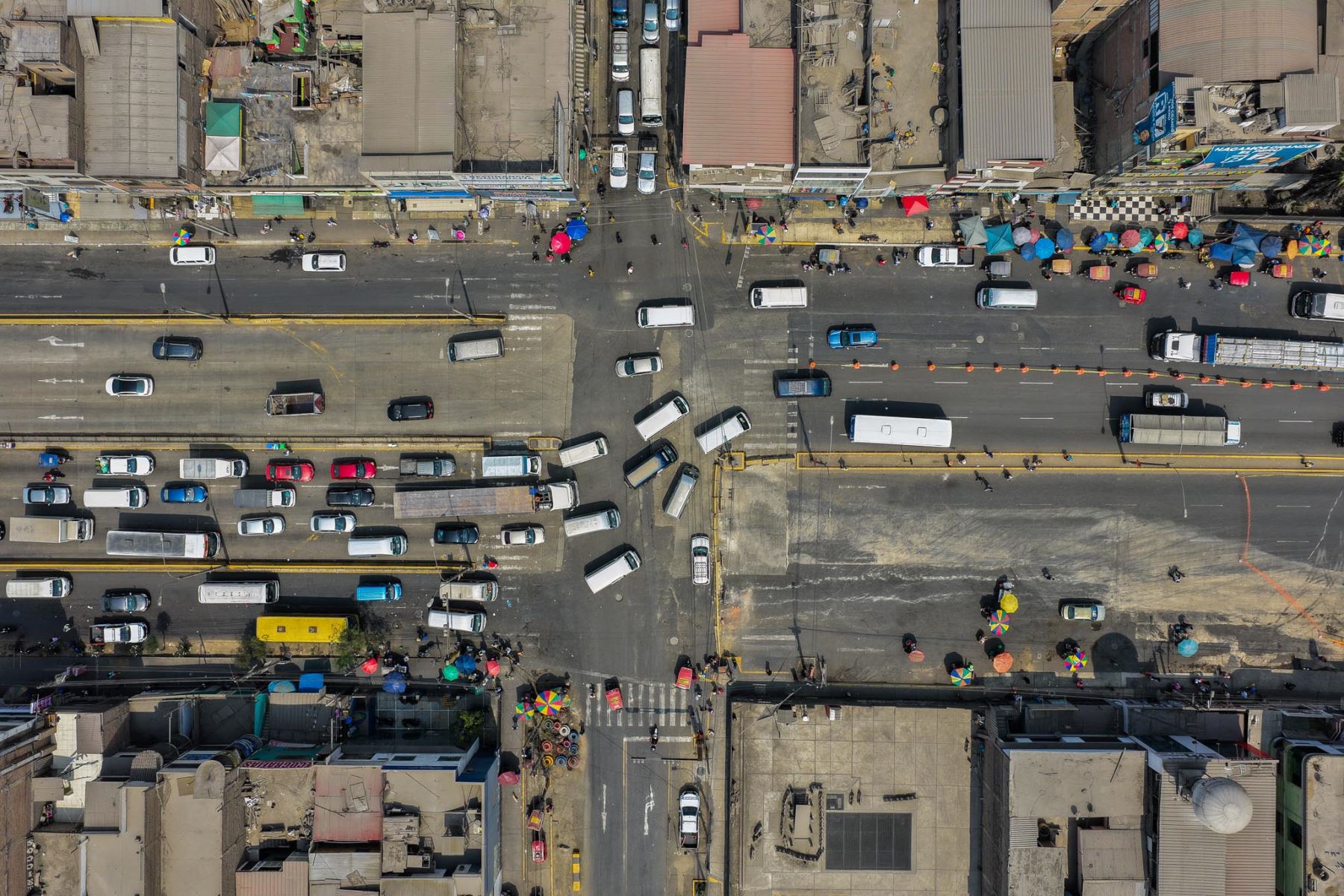 La Municipalidad señaló que la obra tiene una inversión de S/13,7 millones y una duración estimada de 210 días calendario (aprox. 8 meses), tiempo en el que se mantendrán vigentes los desvíos. Los trabajos se realizarán en turnos de día y noche. Foto: ANDINA/Juan Carlos Guzmán